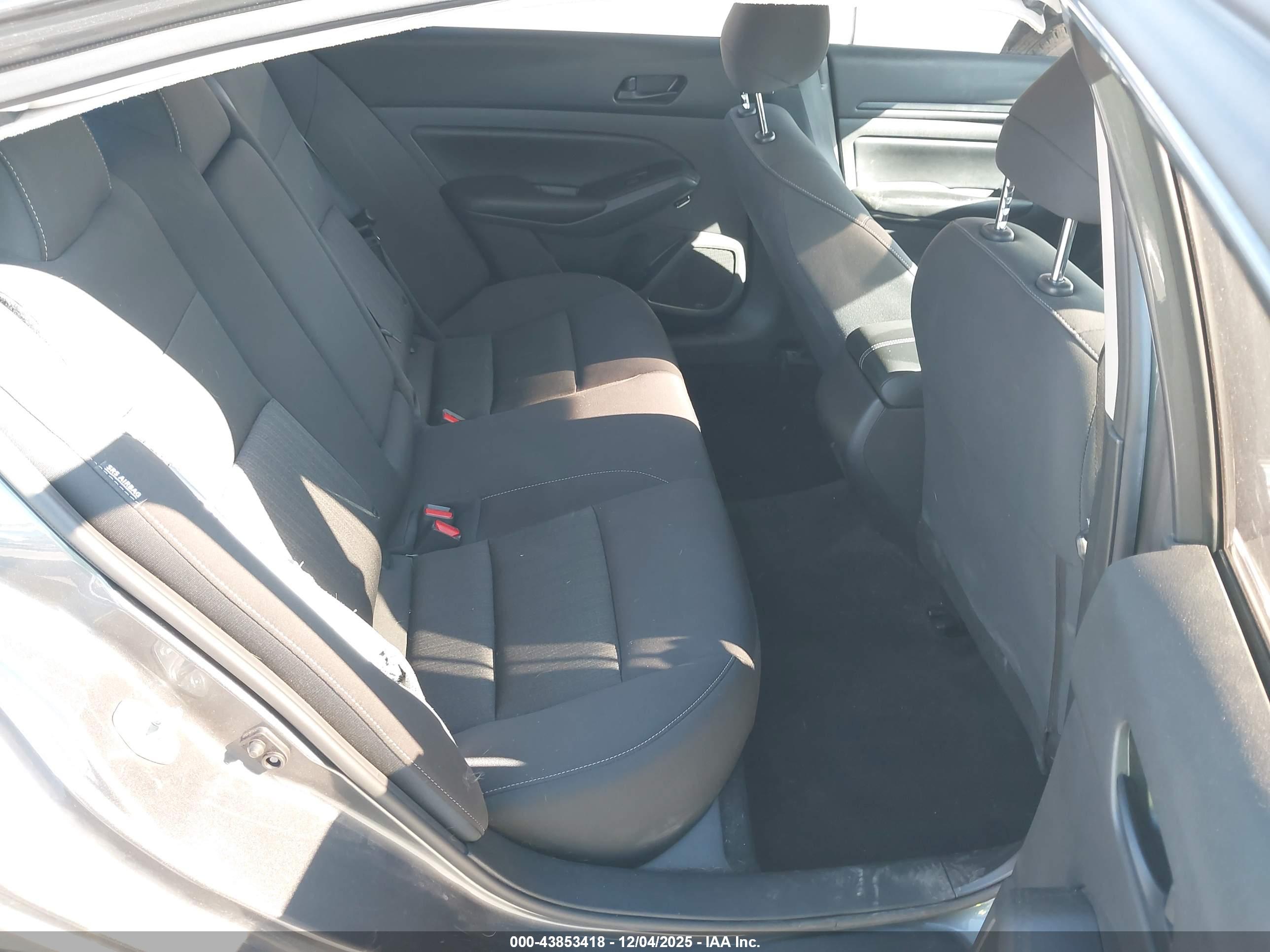 NISSAN ALTIMA image 8
