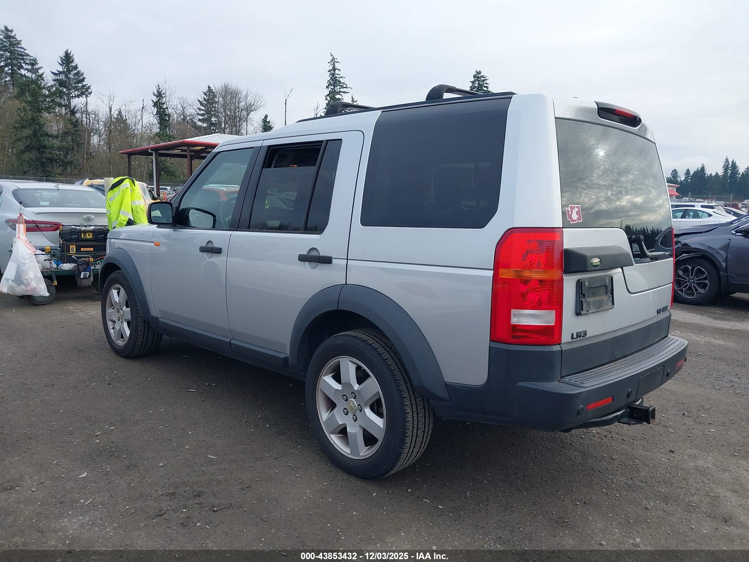LAND ROVER image 3