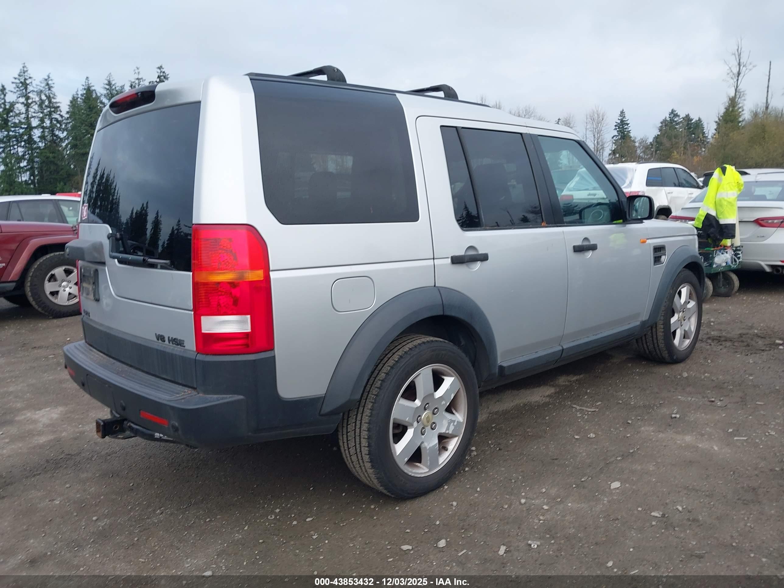 LAND ROVER image 4