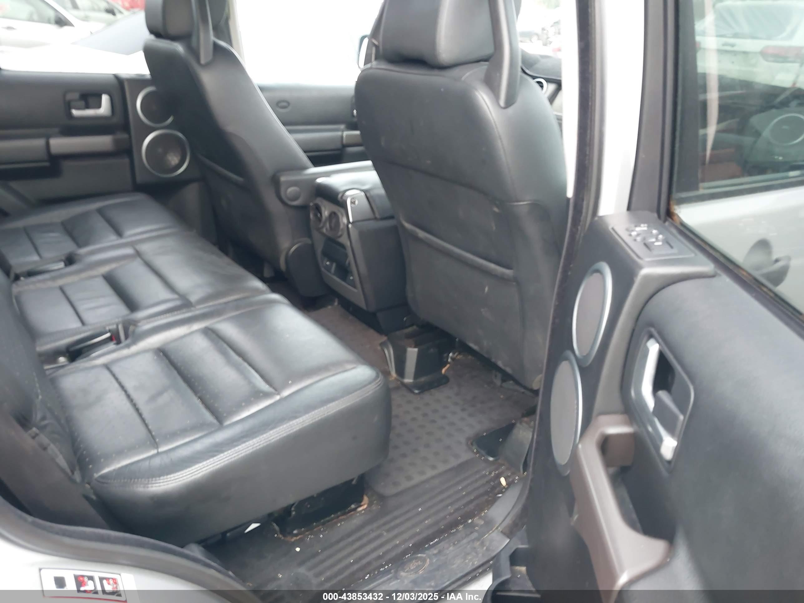 LAND ROVER image 5