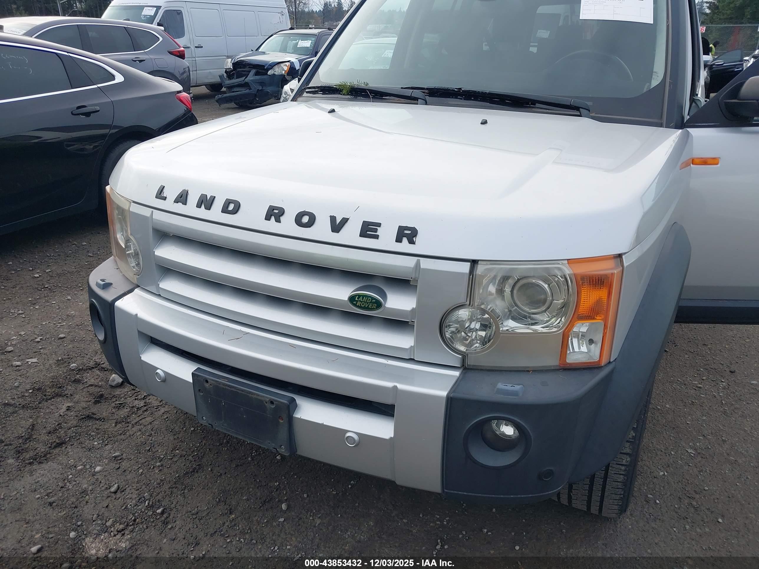 LAND ROVER image 6