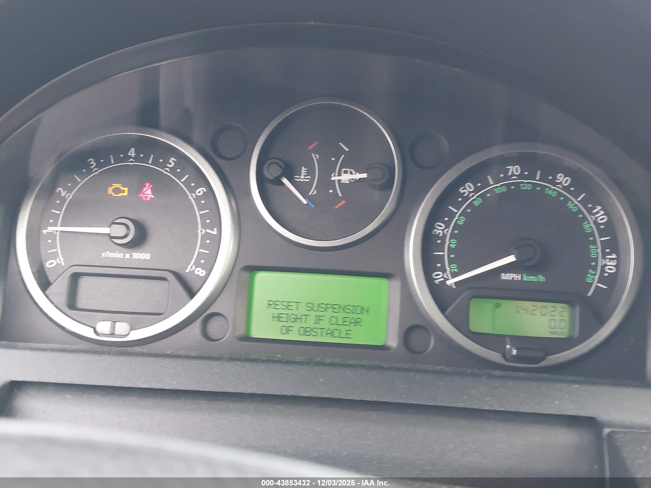 LAND ROVER image 7