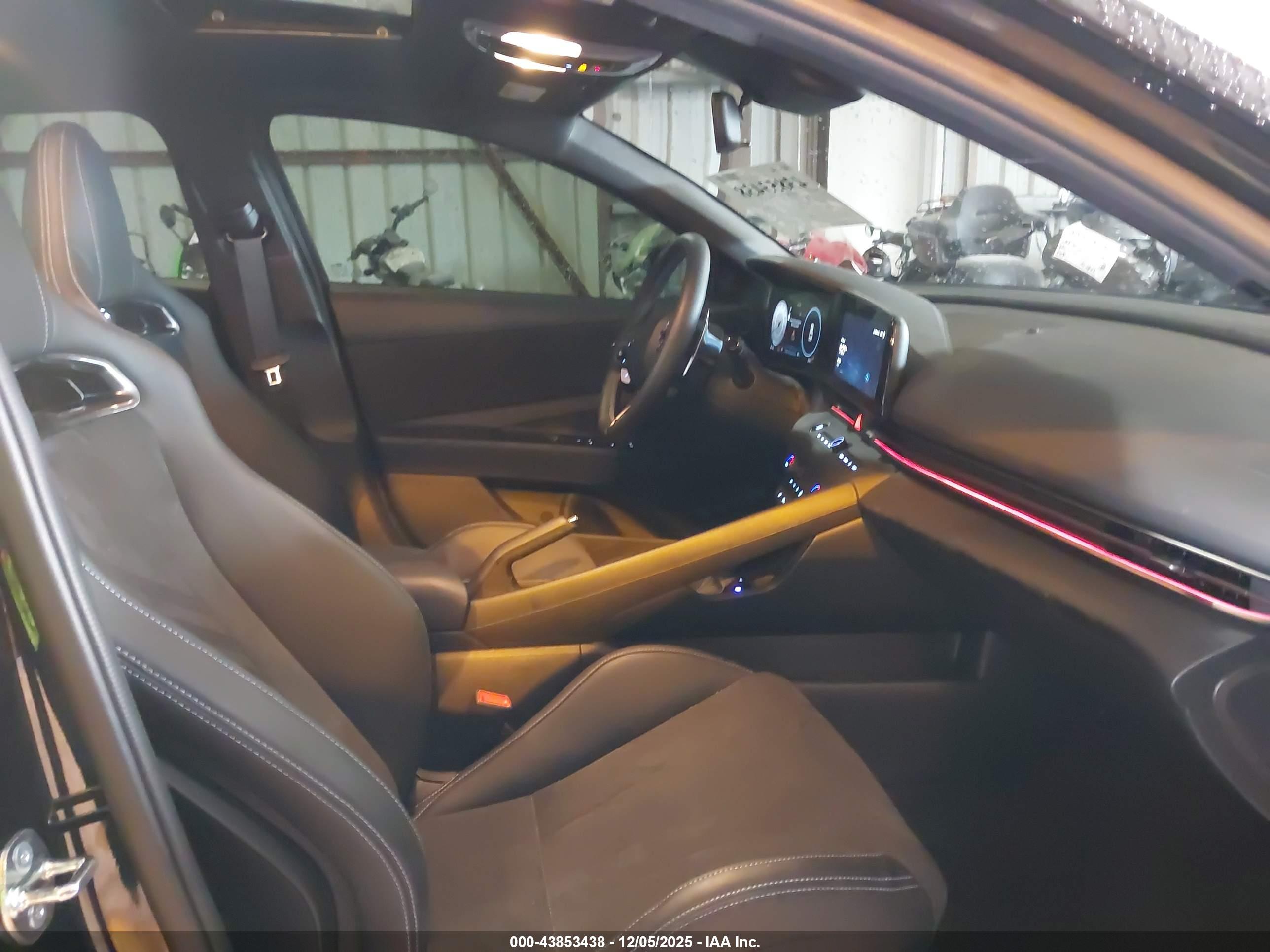 HYUNDAI ELANTRA image 5