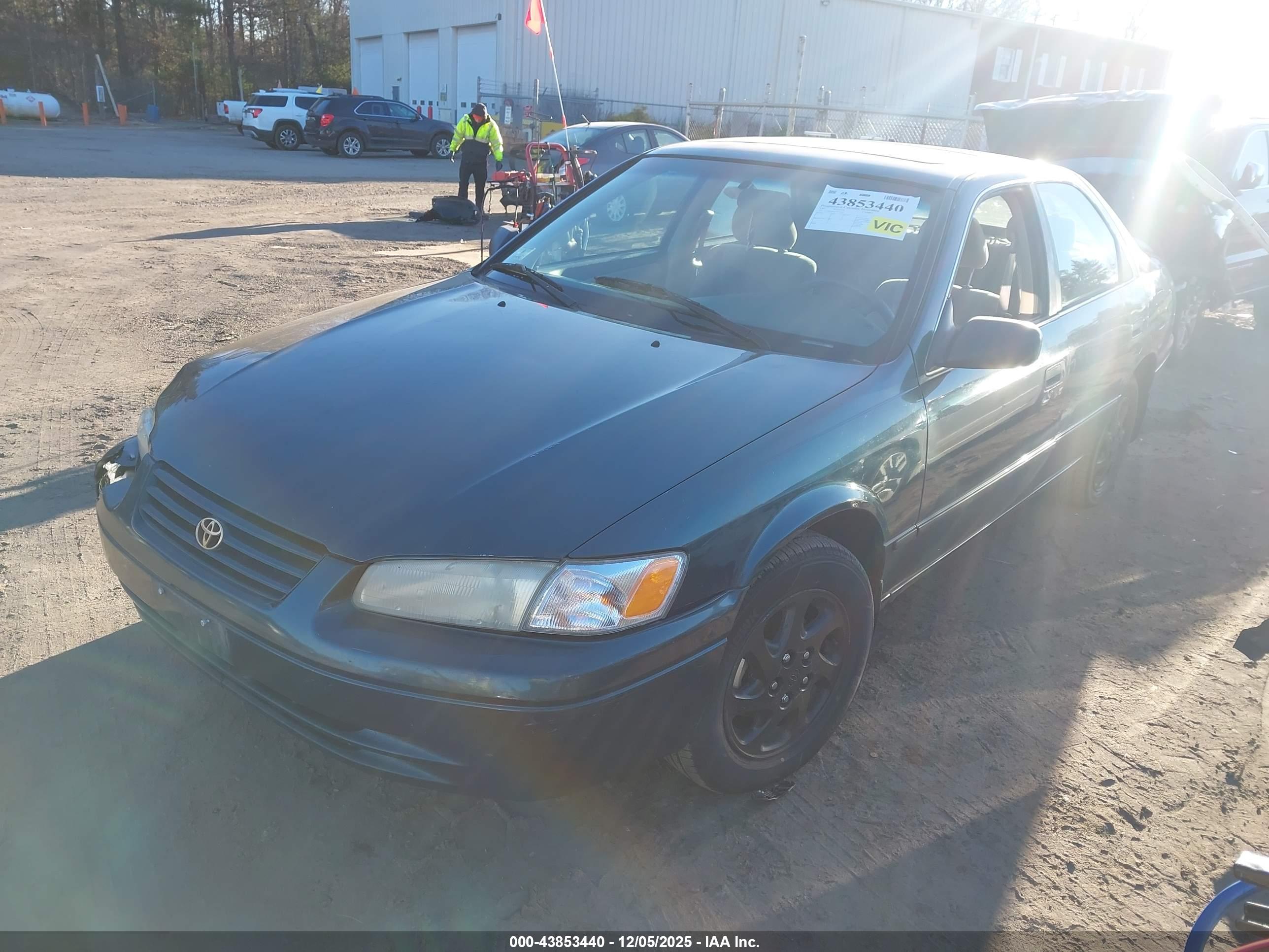TOYOTA CAMRY image 2
