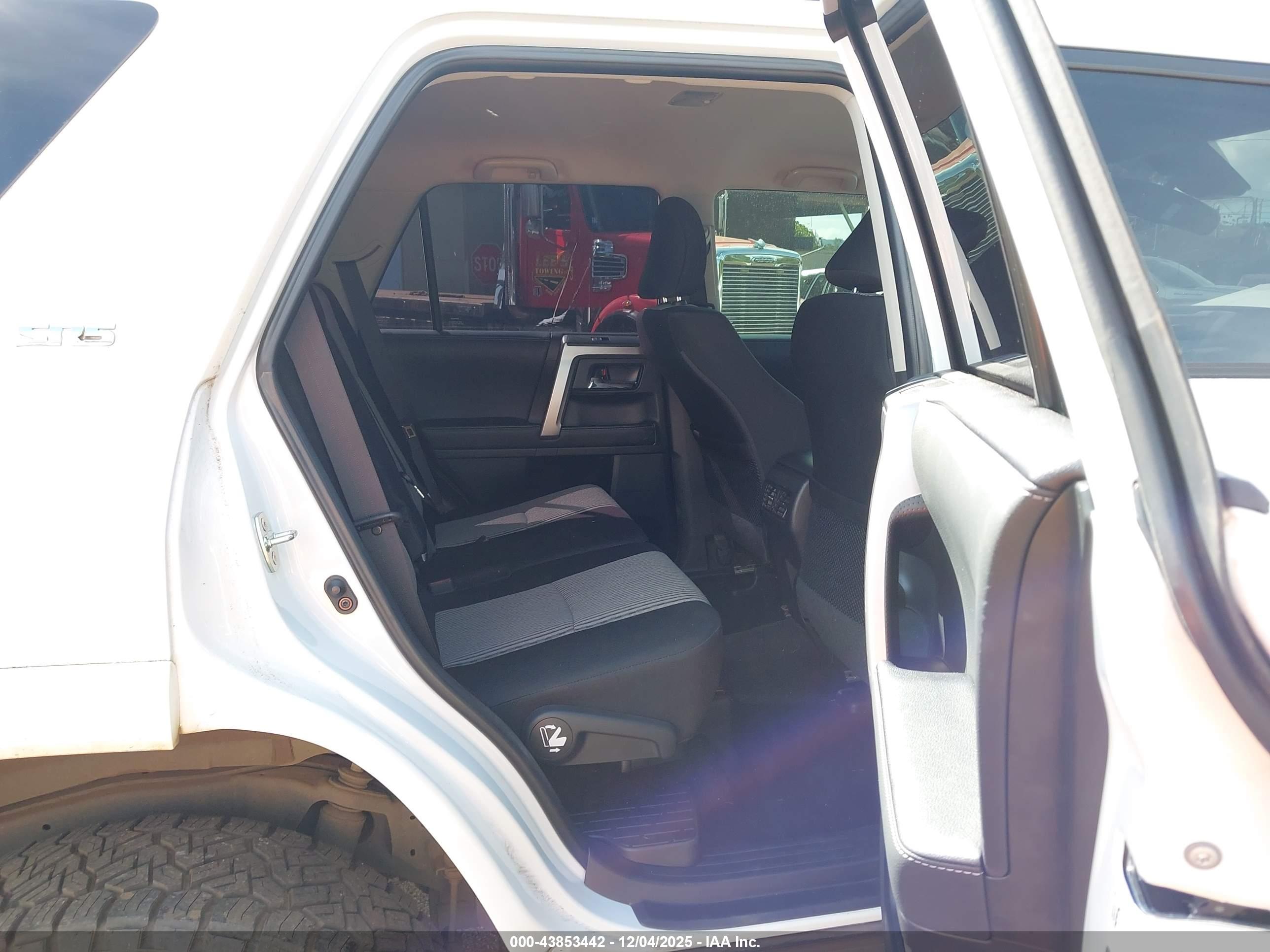 TOYOTA 4RUNNER image 8