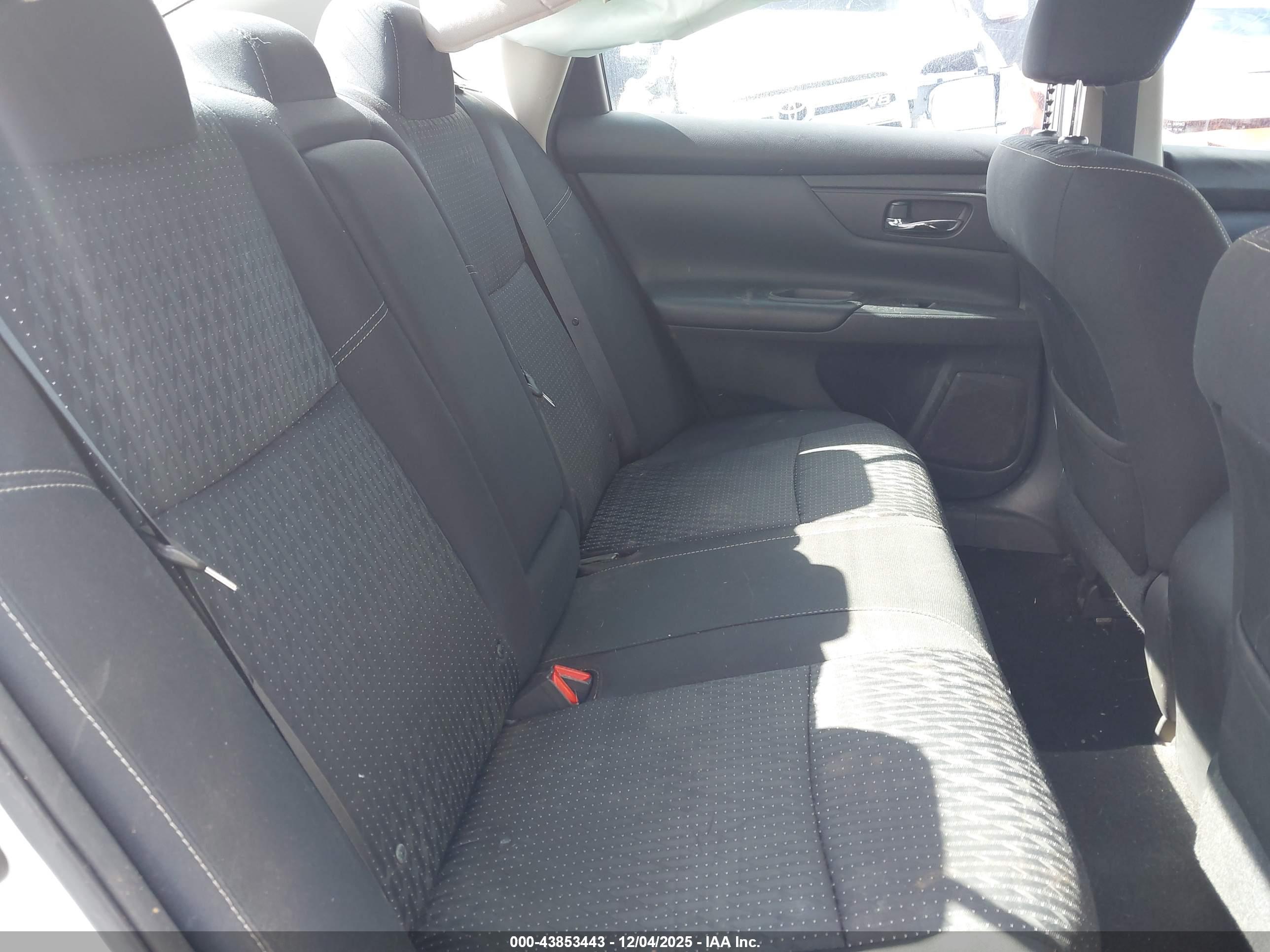 NISSAN ALTIMA image 8