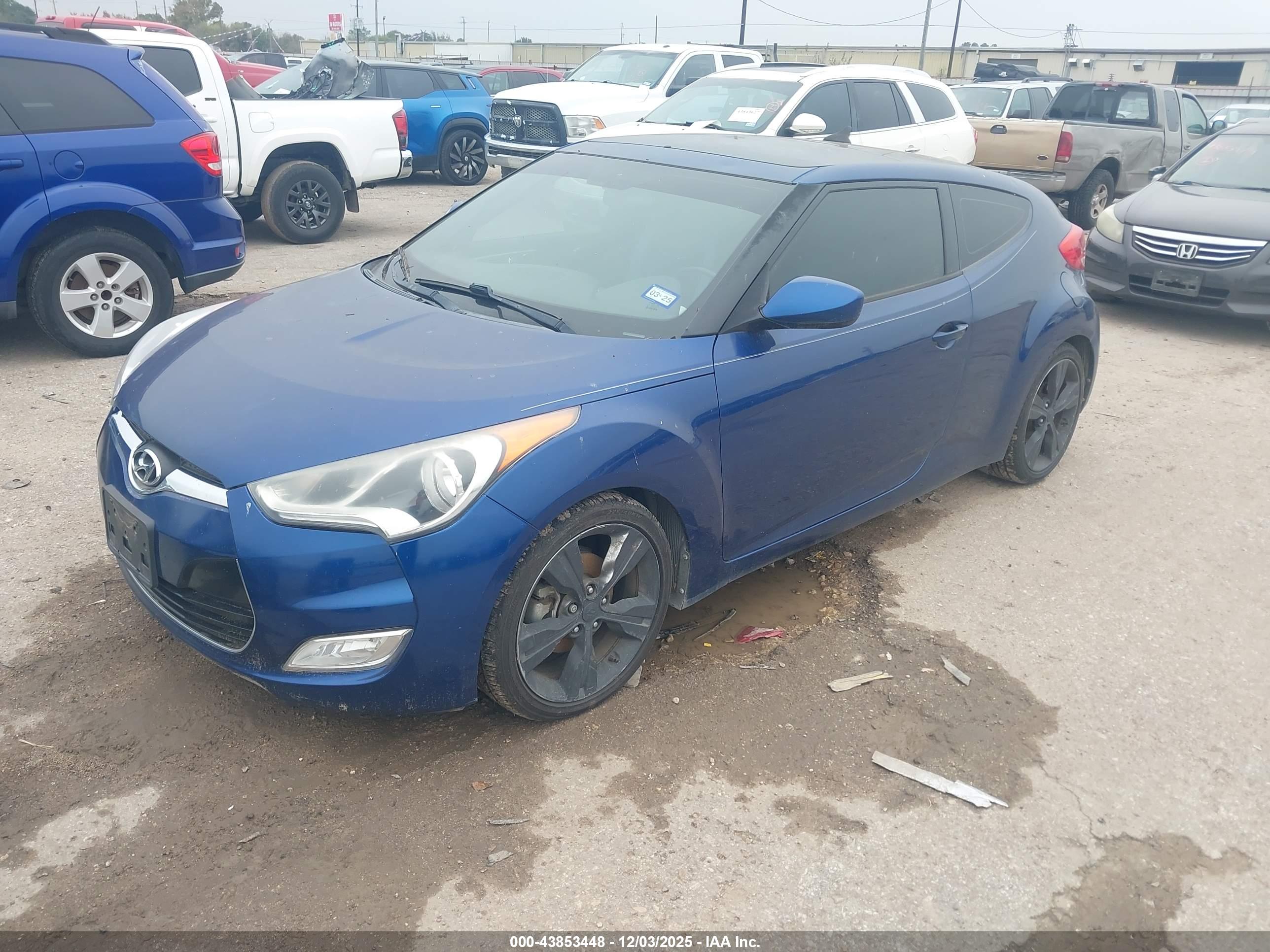 HYUNDAI VELOSTER image 2