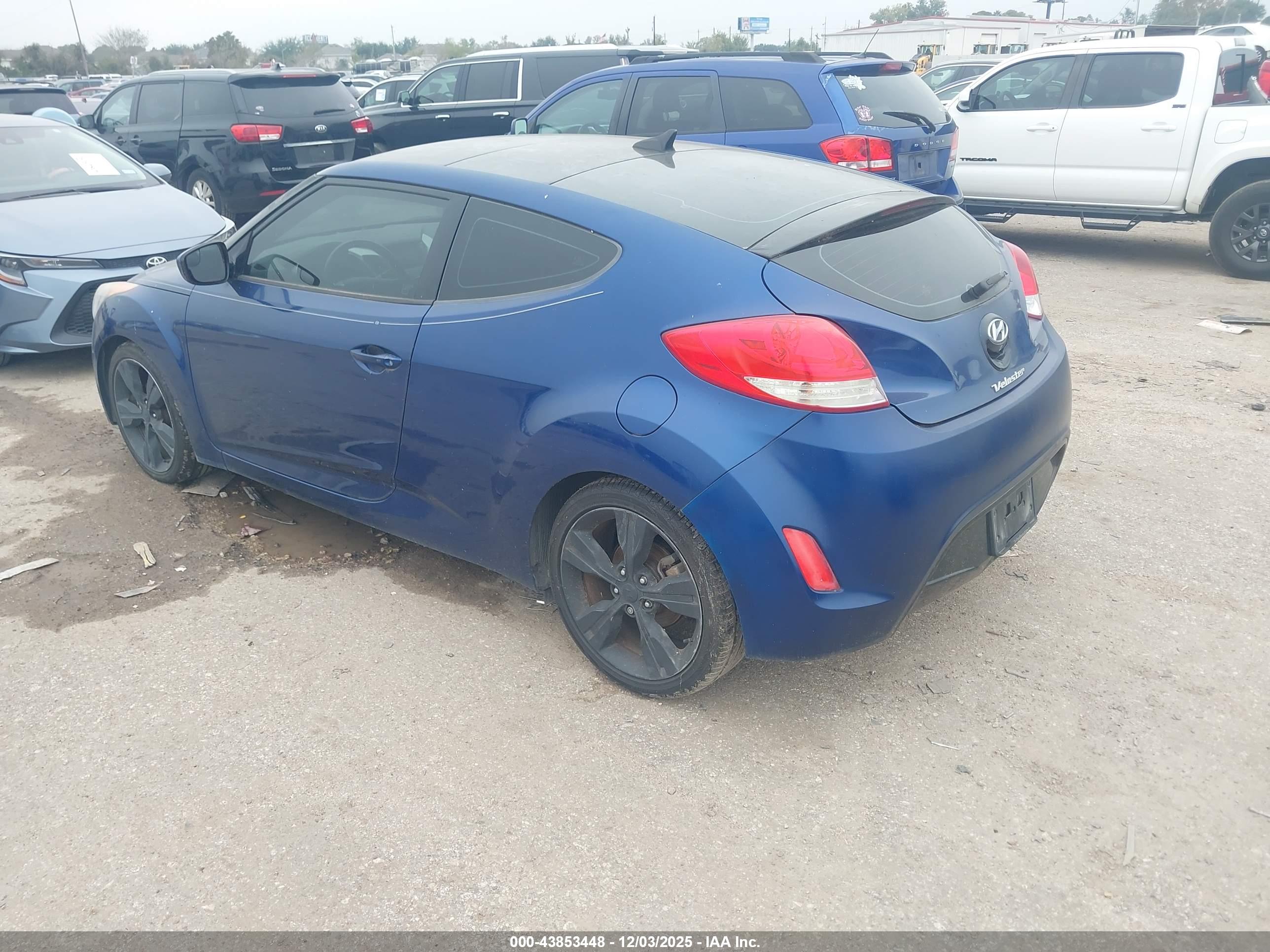 HYUNDAI VELOSTER image 3