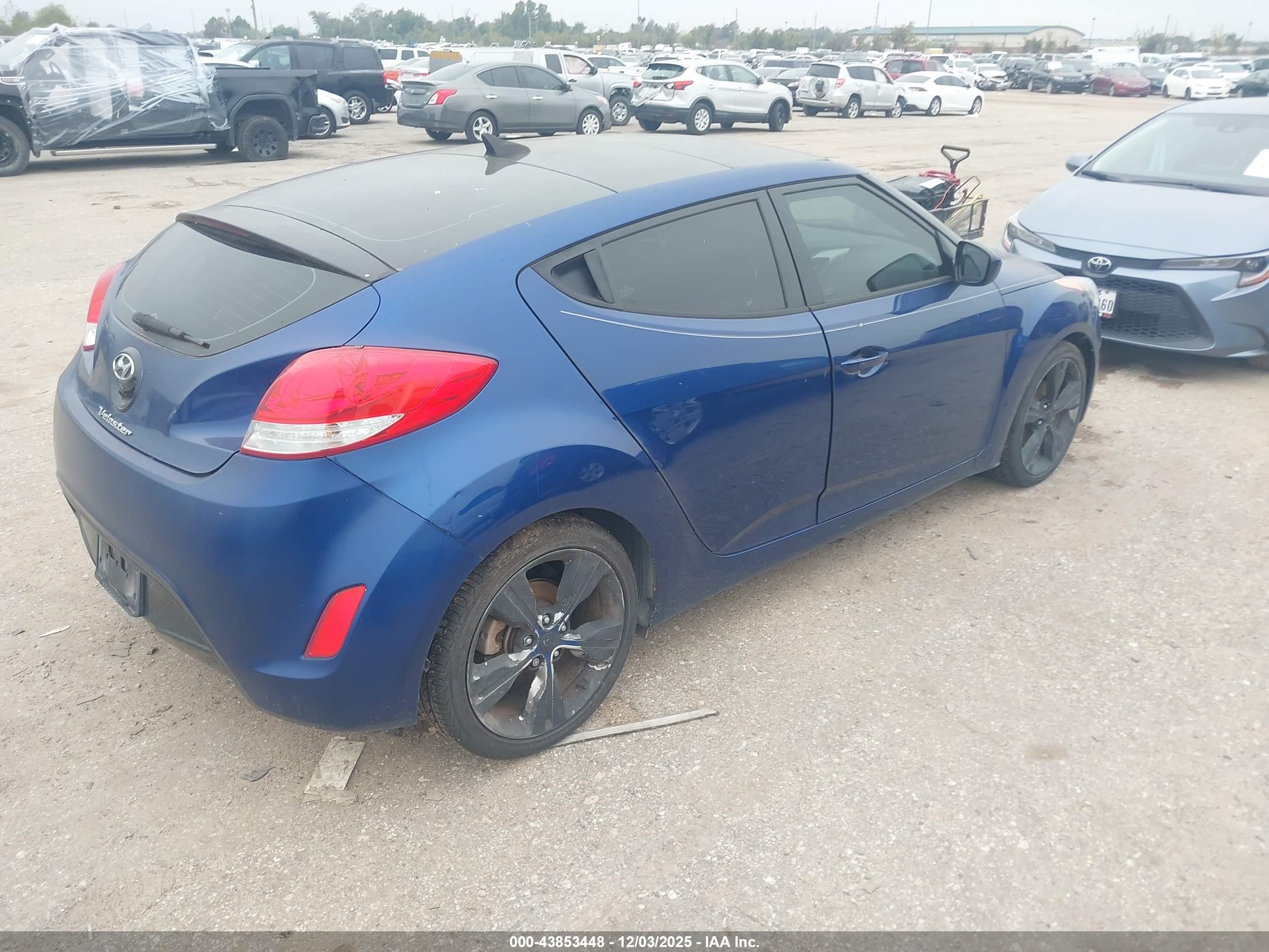 HYUNDAI VELOSTER image 4