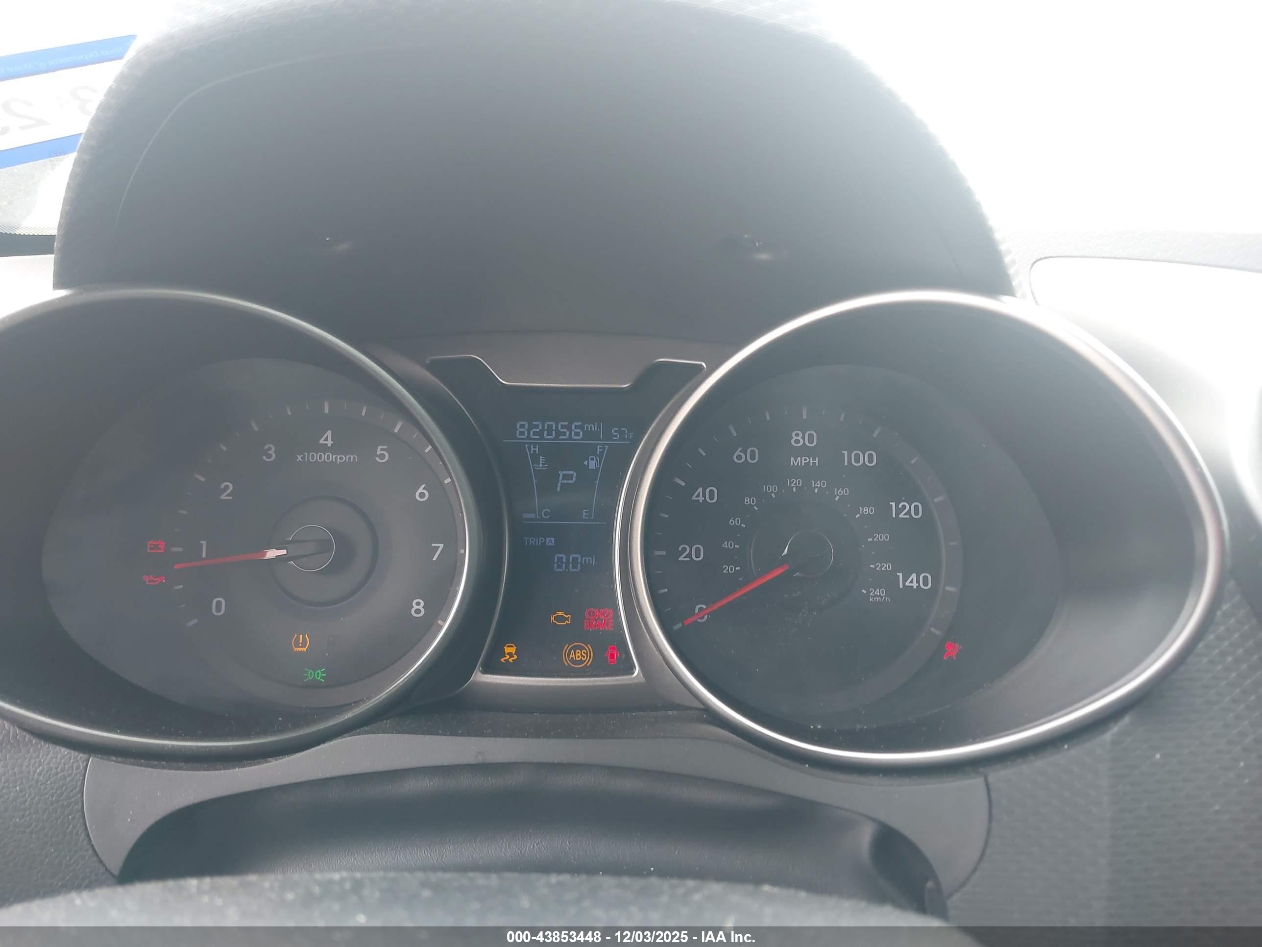 HYUNDAI VELOSTER image 7