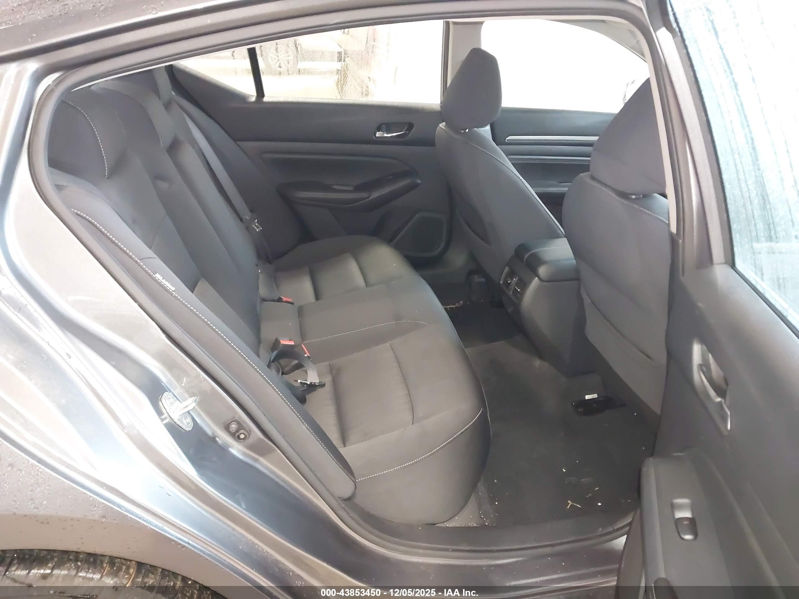 NISSAN ALTIMA image 8