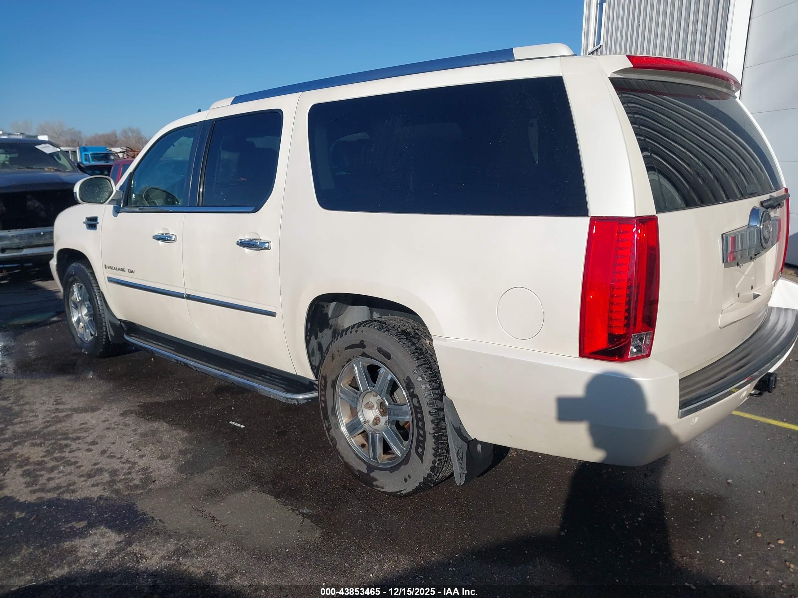 CADILLAC ESCALADE image 3