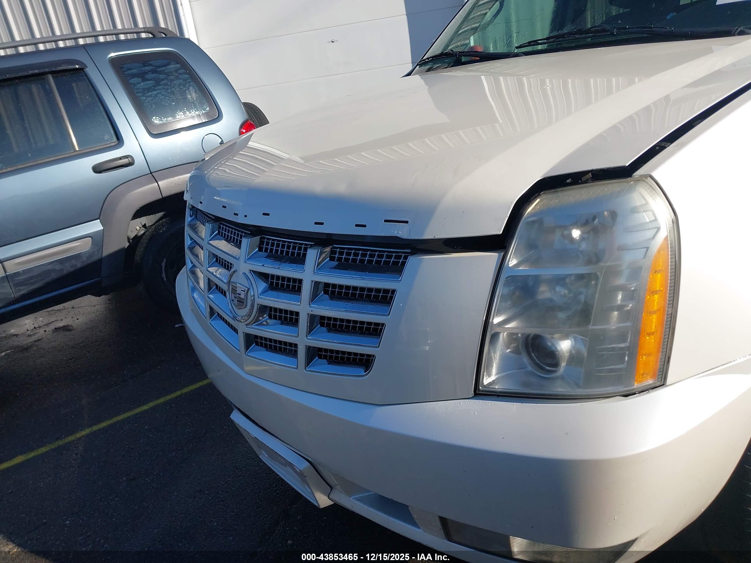 CADILLAC ESCALADE image 6