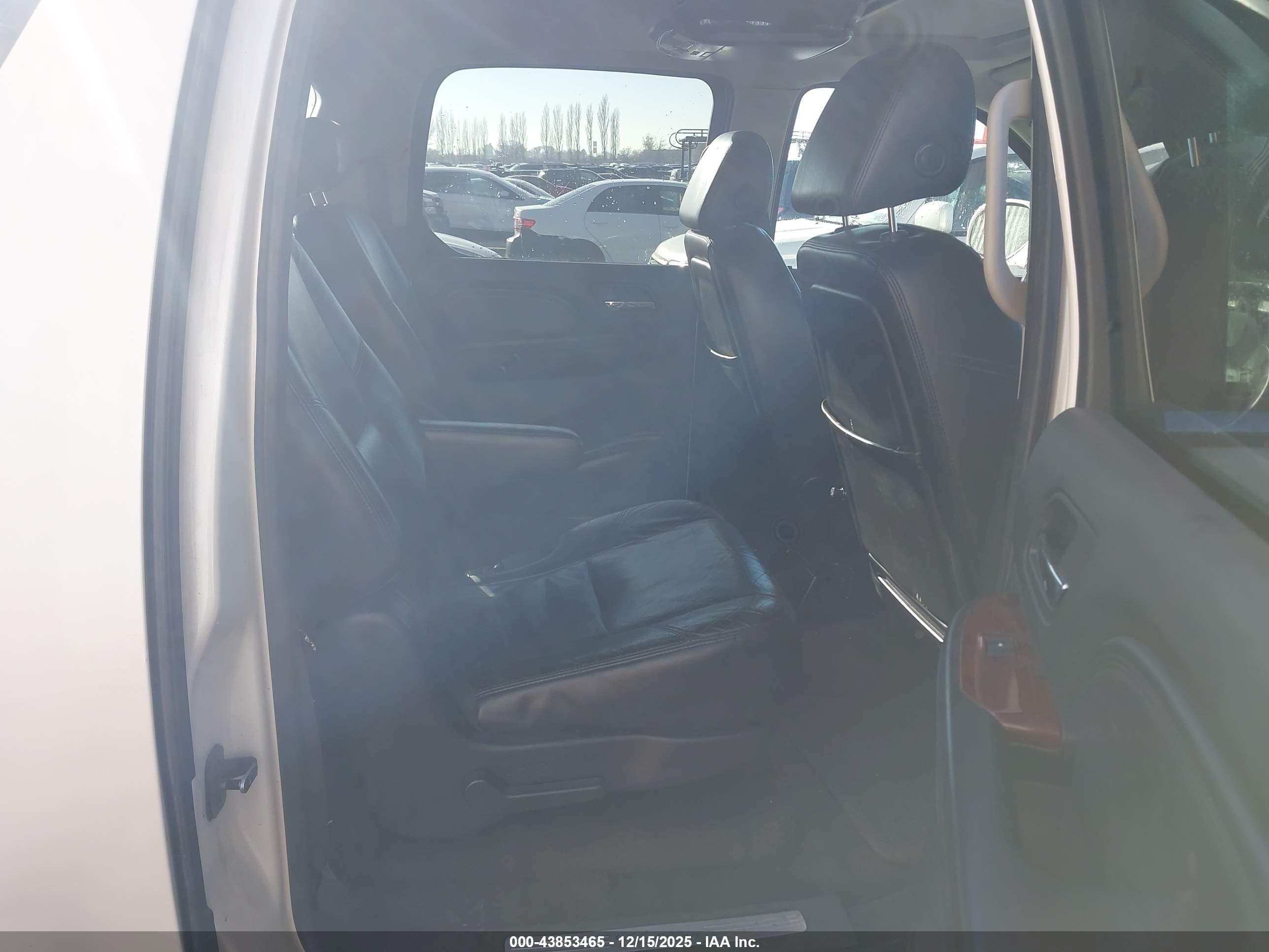 CADILLAC ESCALADE image 8