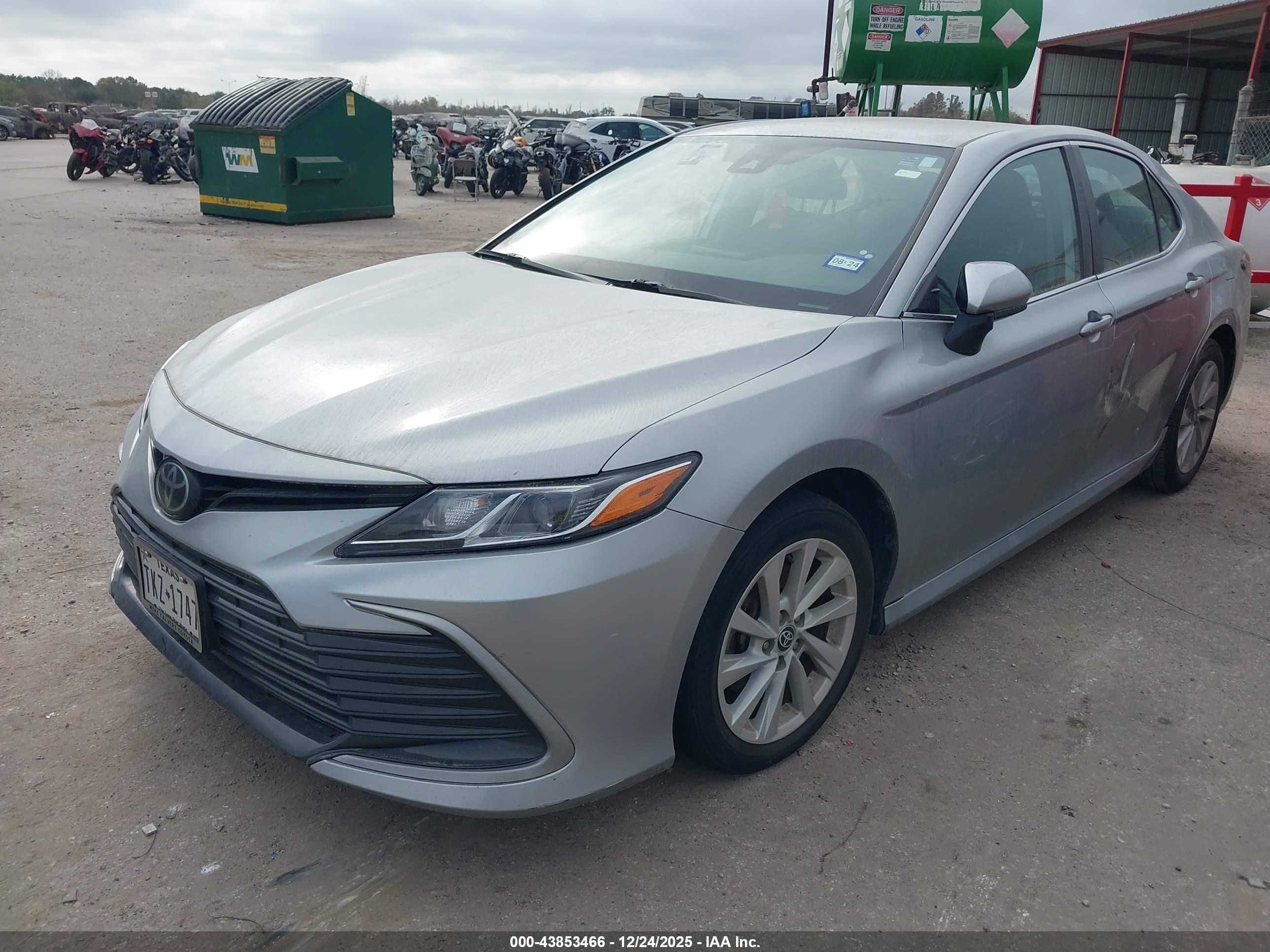 TOYOTA CAMRY image 2