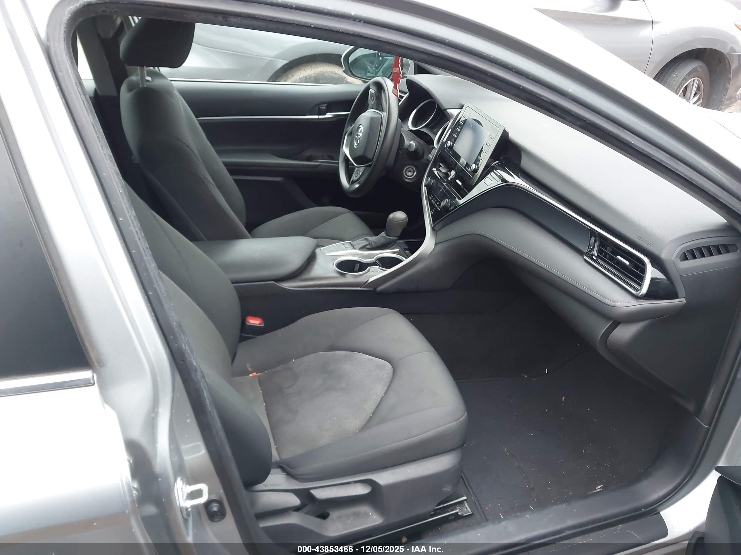 TOYOTA CAMRY image 5