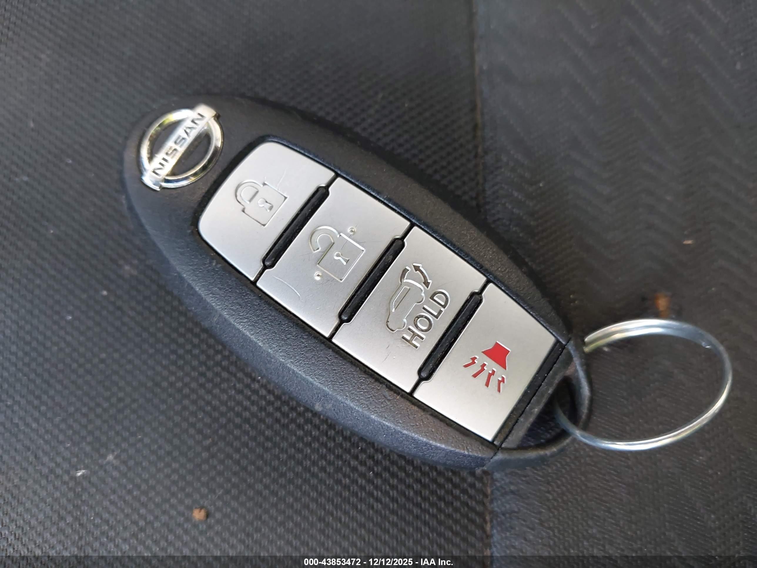 NISSAN VERSA image 11