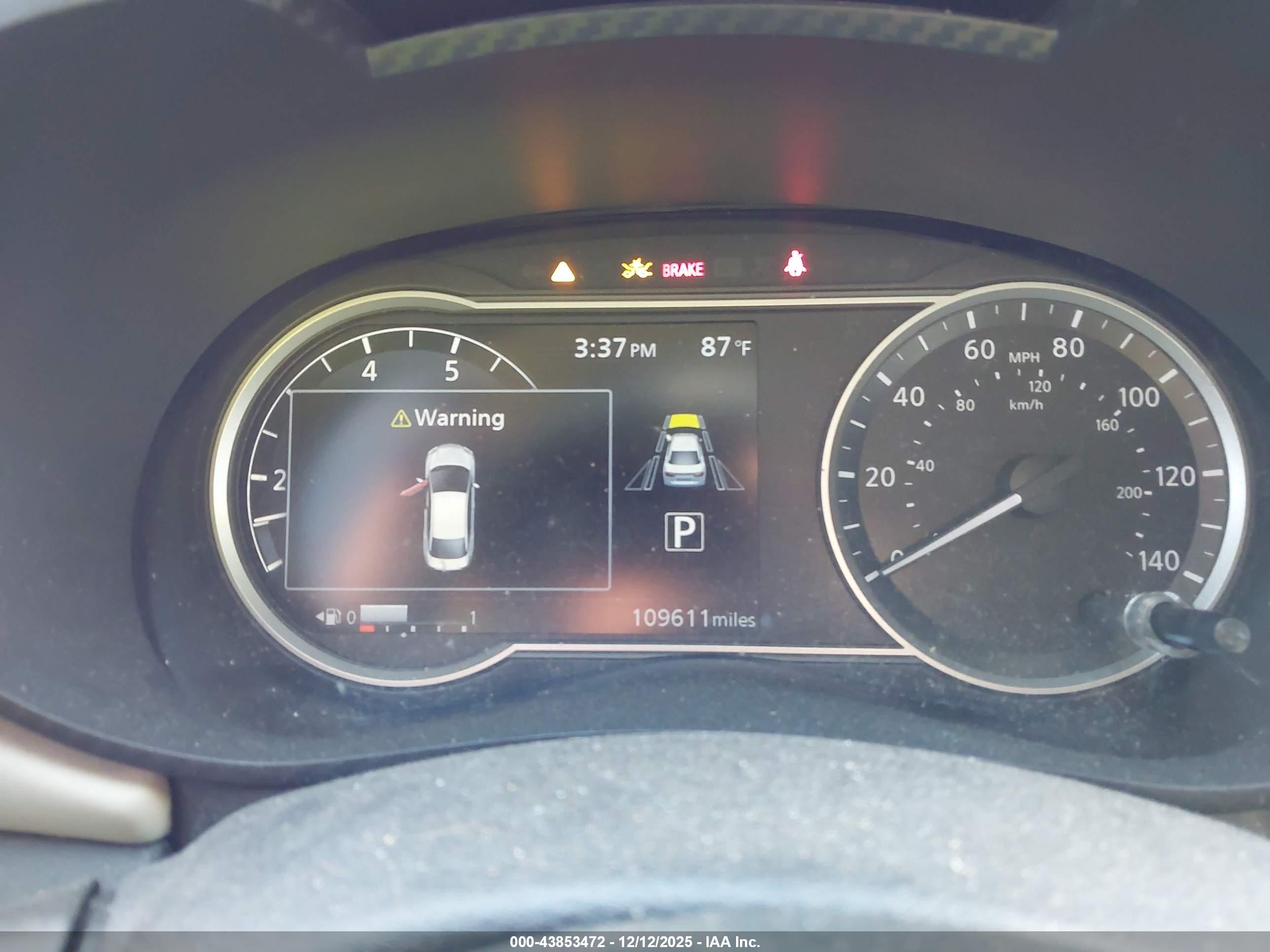 NISSAN VERSA image 7