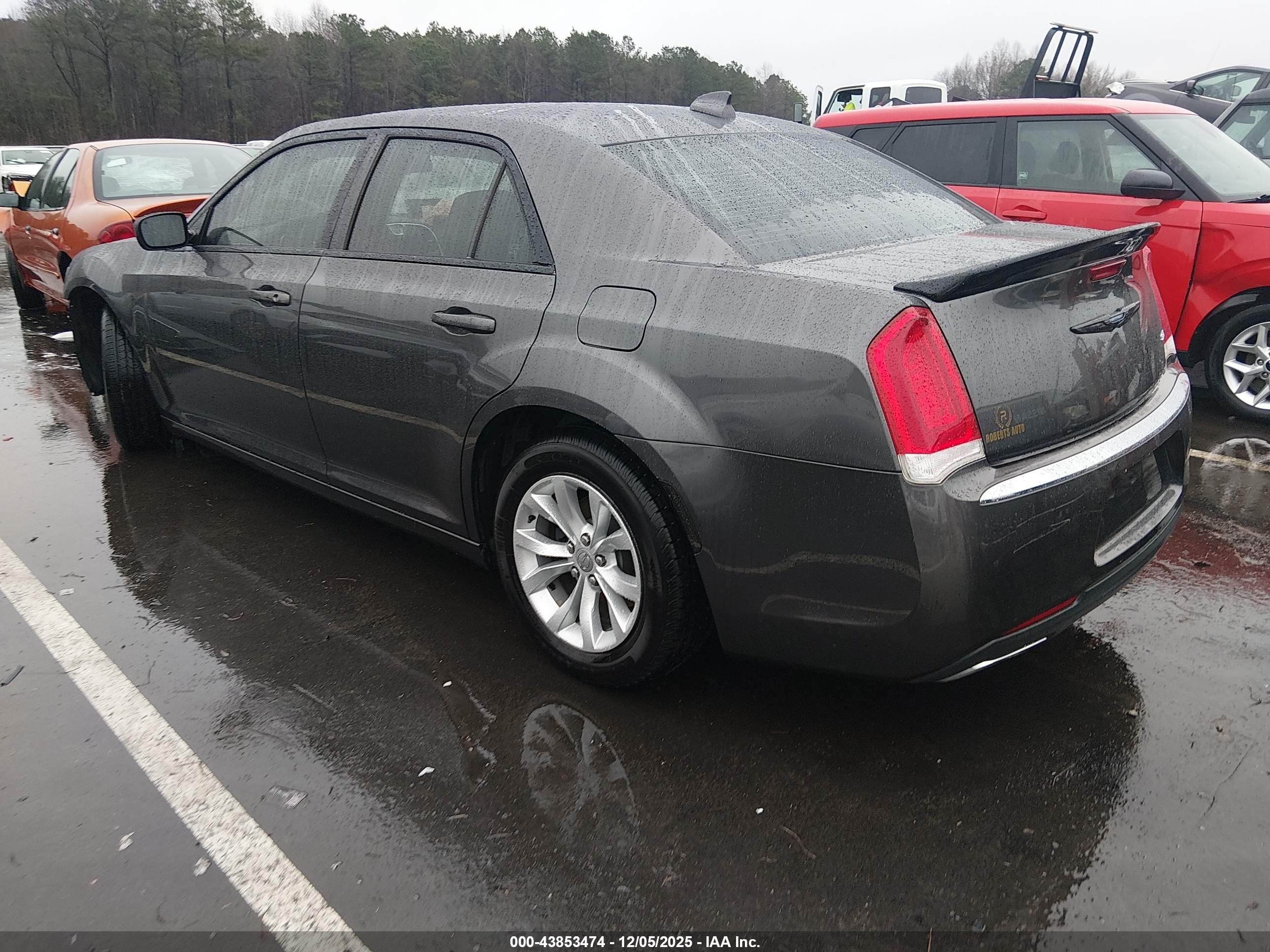 CHRYSLER 300 image 3