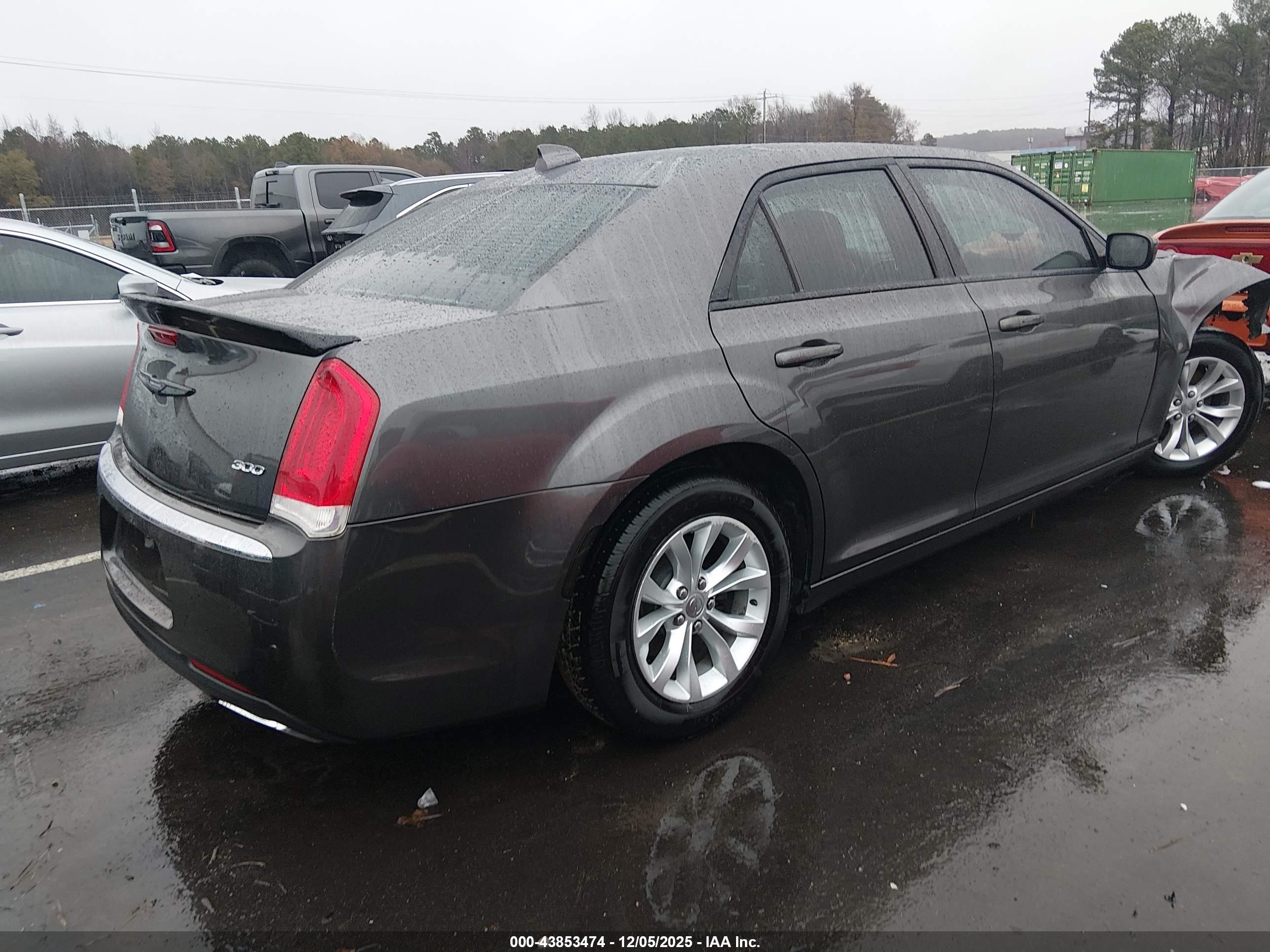 CHRYSLER 300 image 4