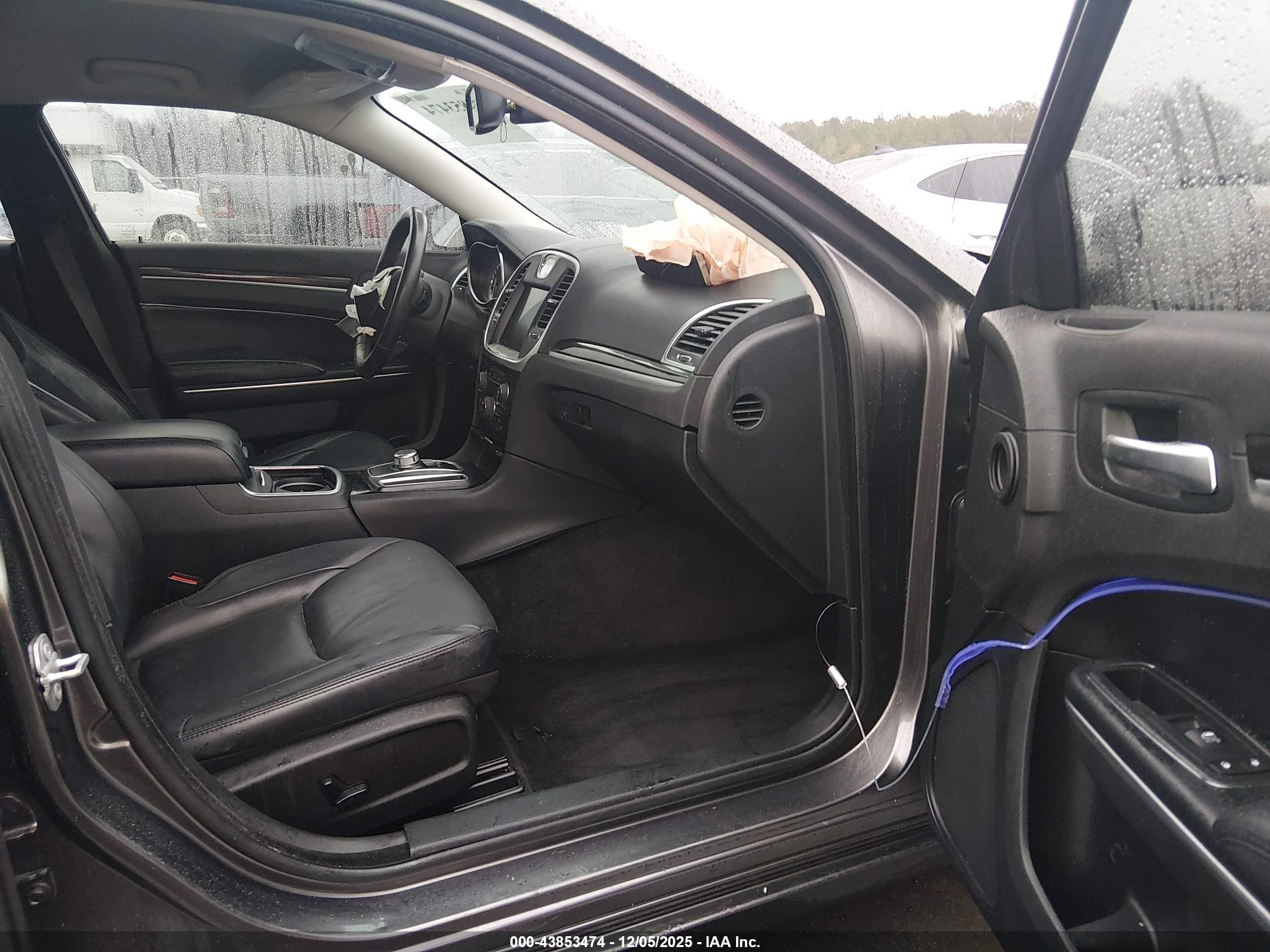 CHRYSLER 300 image 5