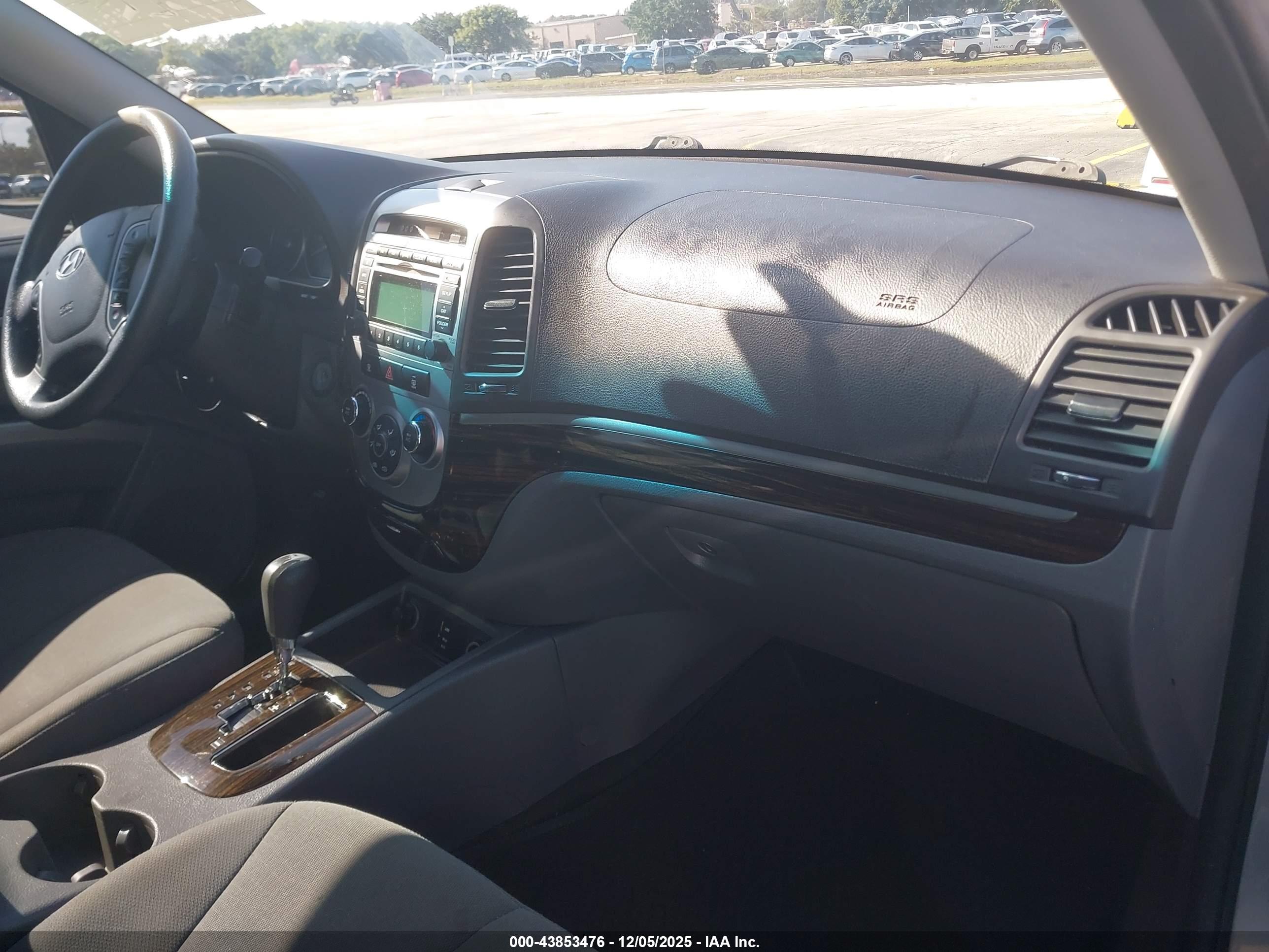 HYUNDAI SANTA image 5