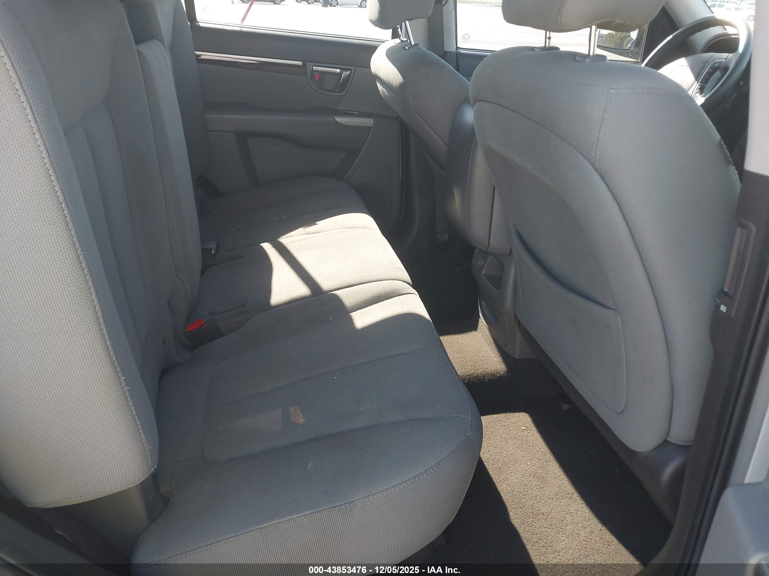 HYUNDAI SANTA image 8