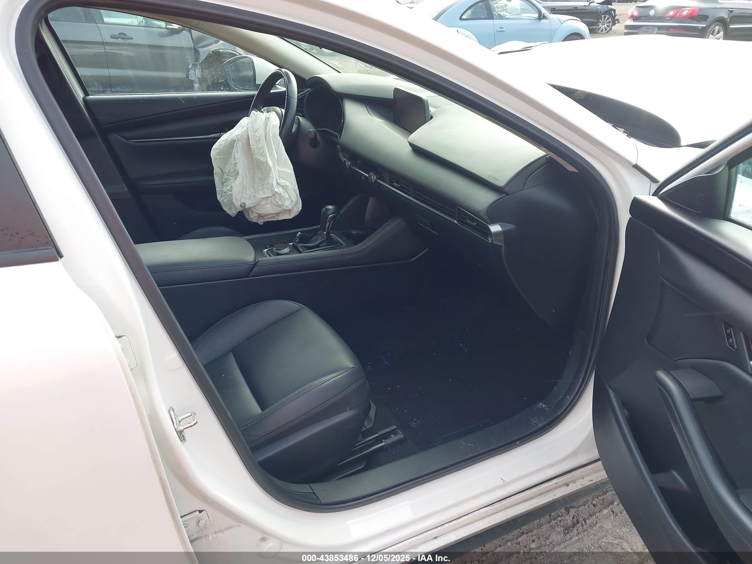 MAZDA MAZDA3 image 5