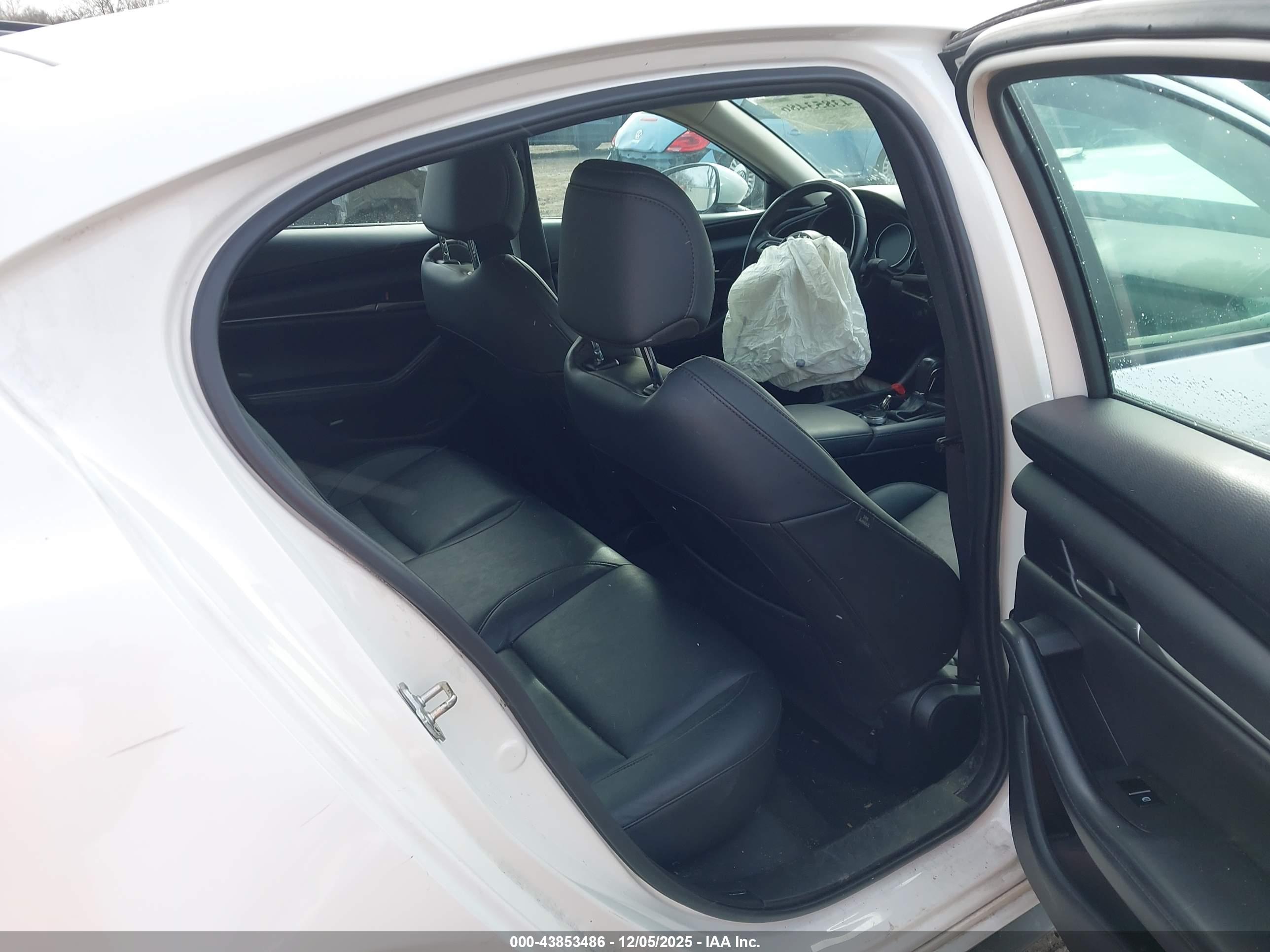 MAZDA MAZDA3 image 8