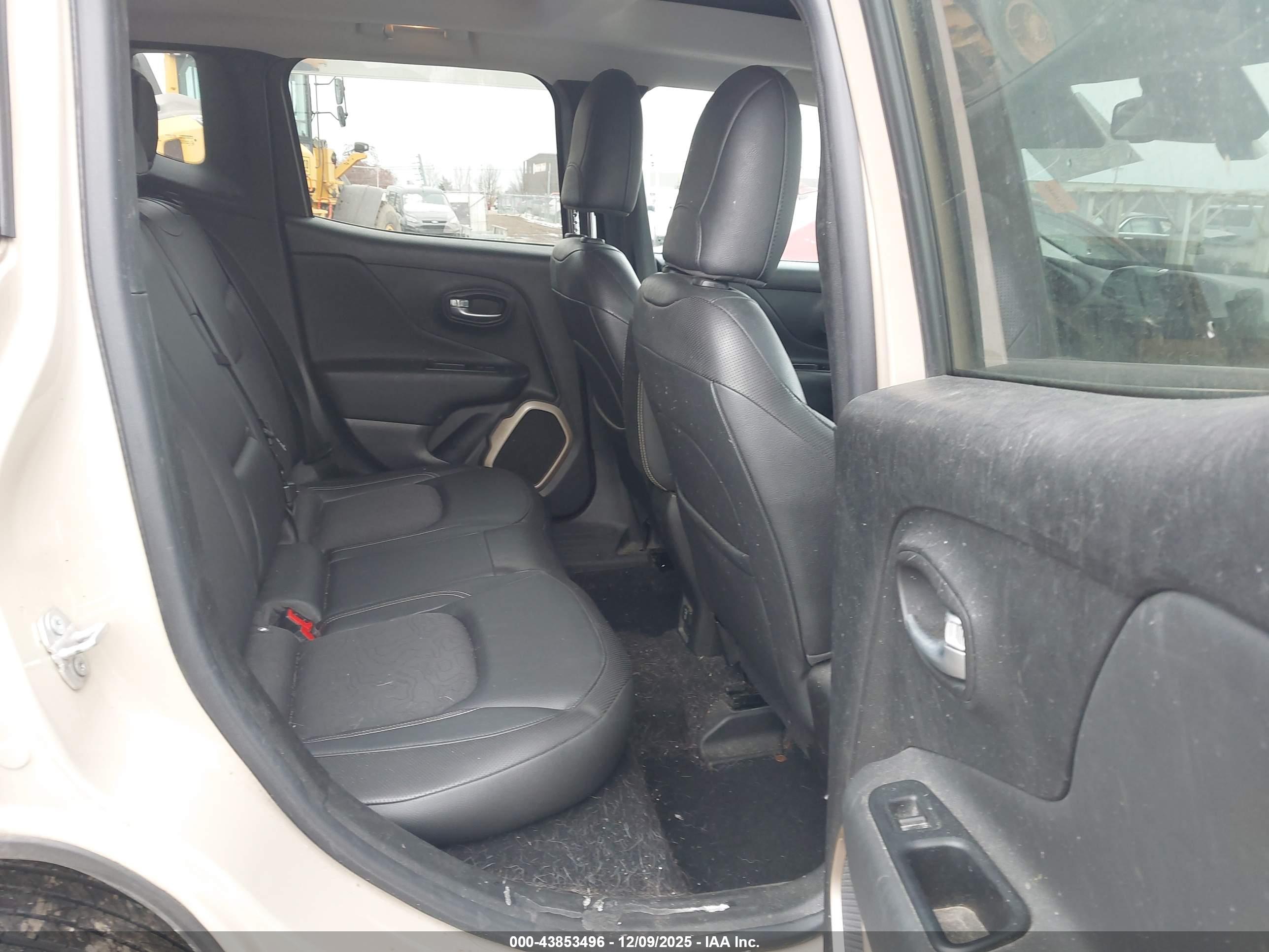 JEEP RENEGADE image 8