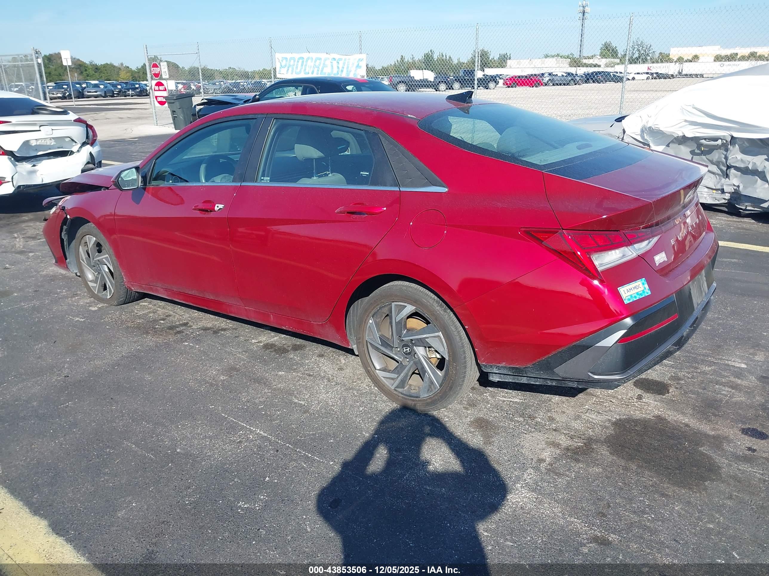 HYUNDAI ELANTRA image 3