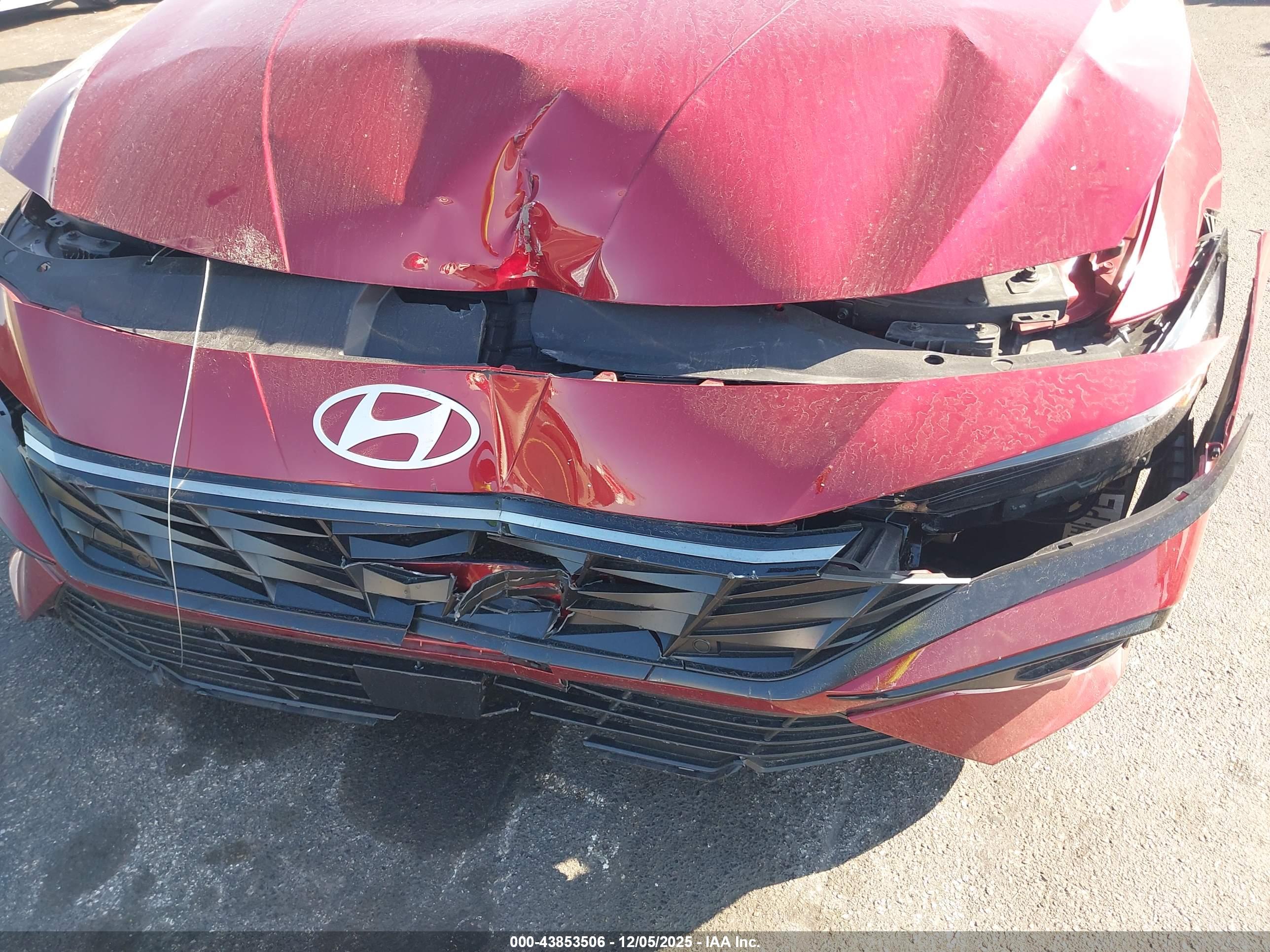 HYUNDAI ELANTRA image 6