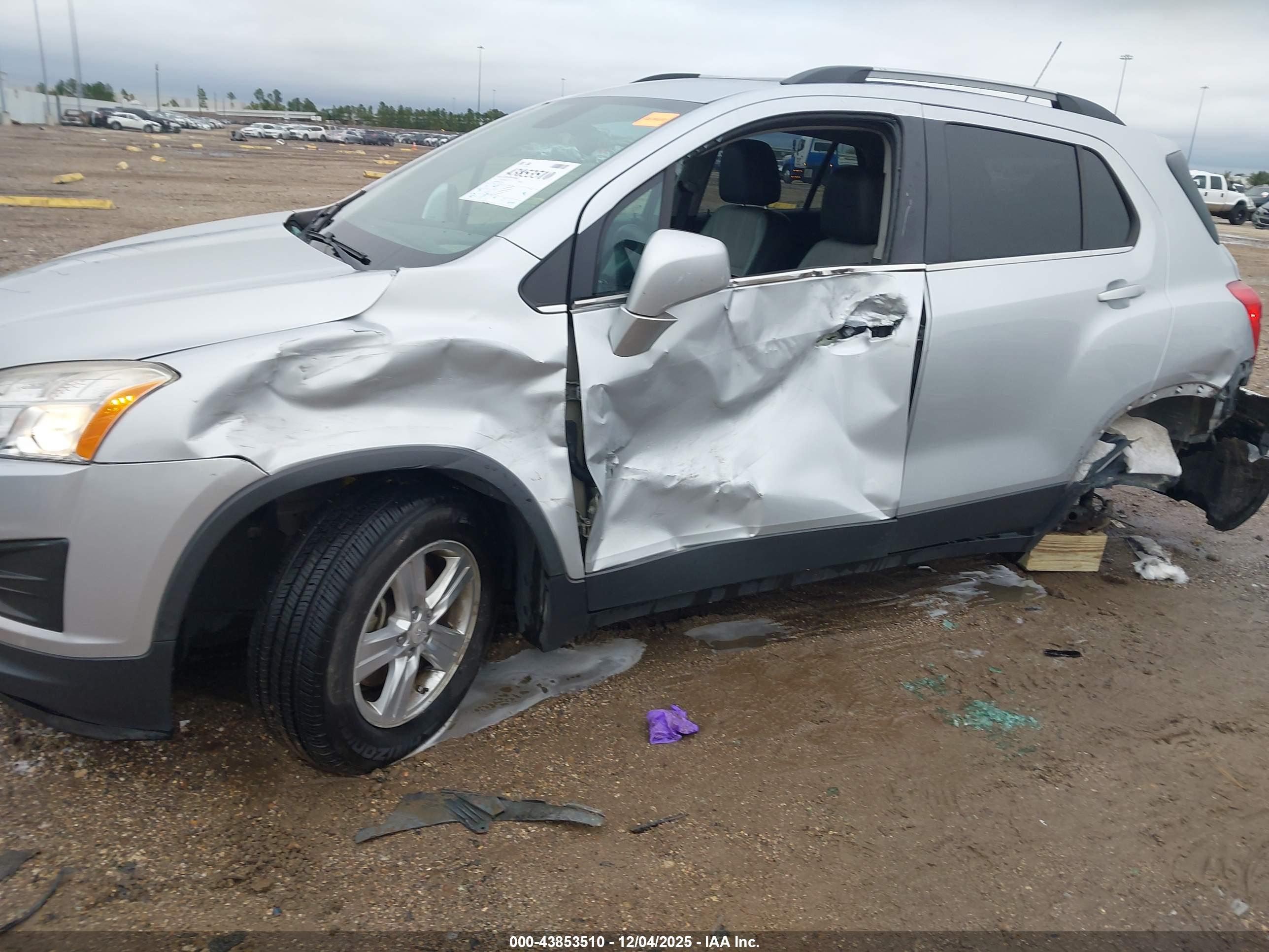 CHEVROLET TRAX image 6