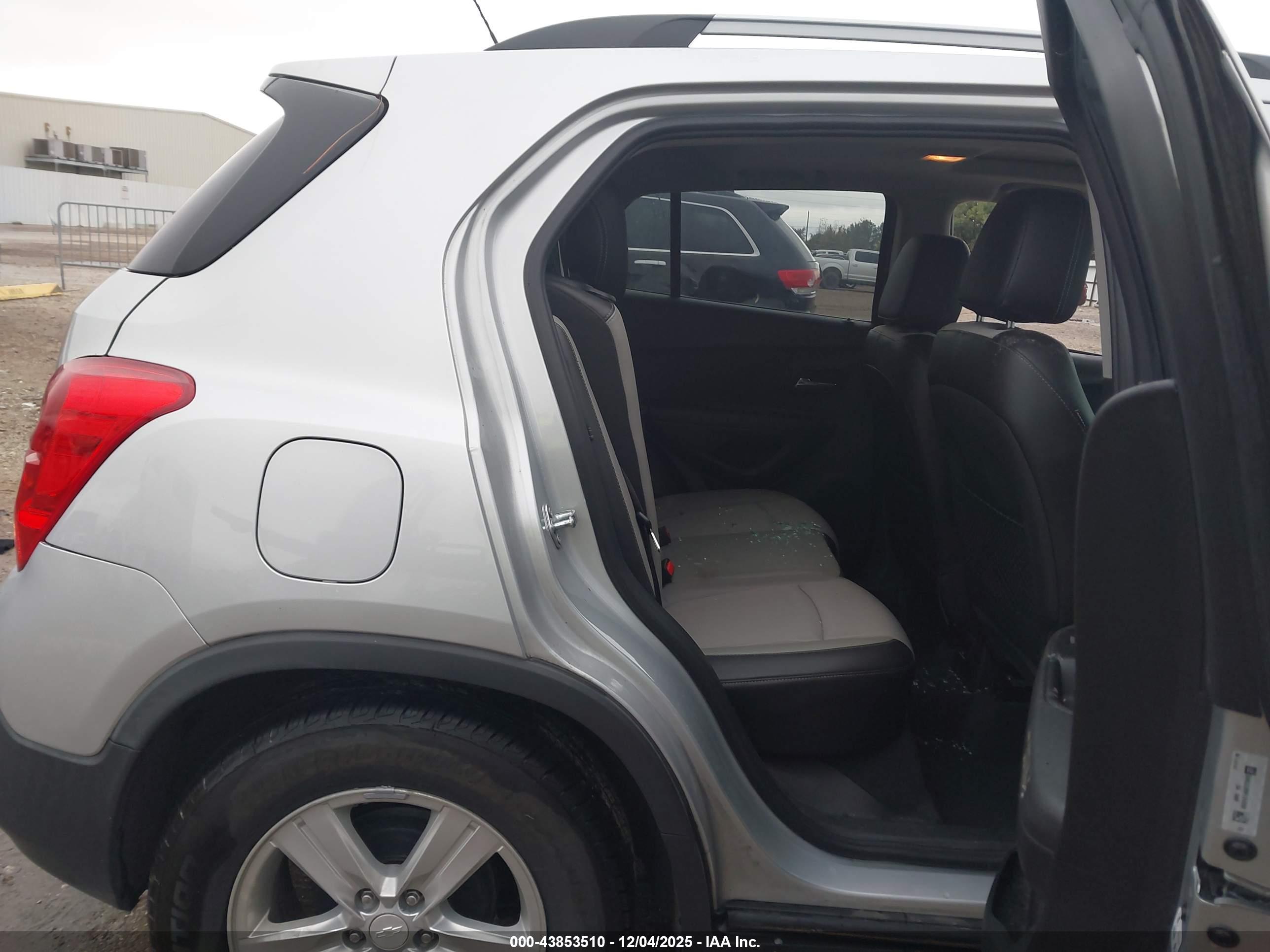 CHEVROLET TRAX image 8