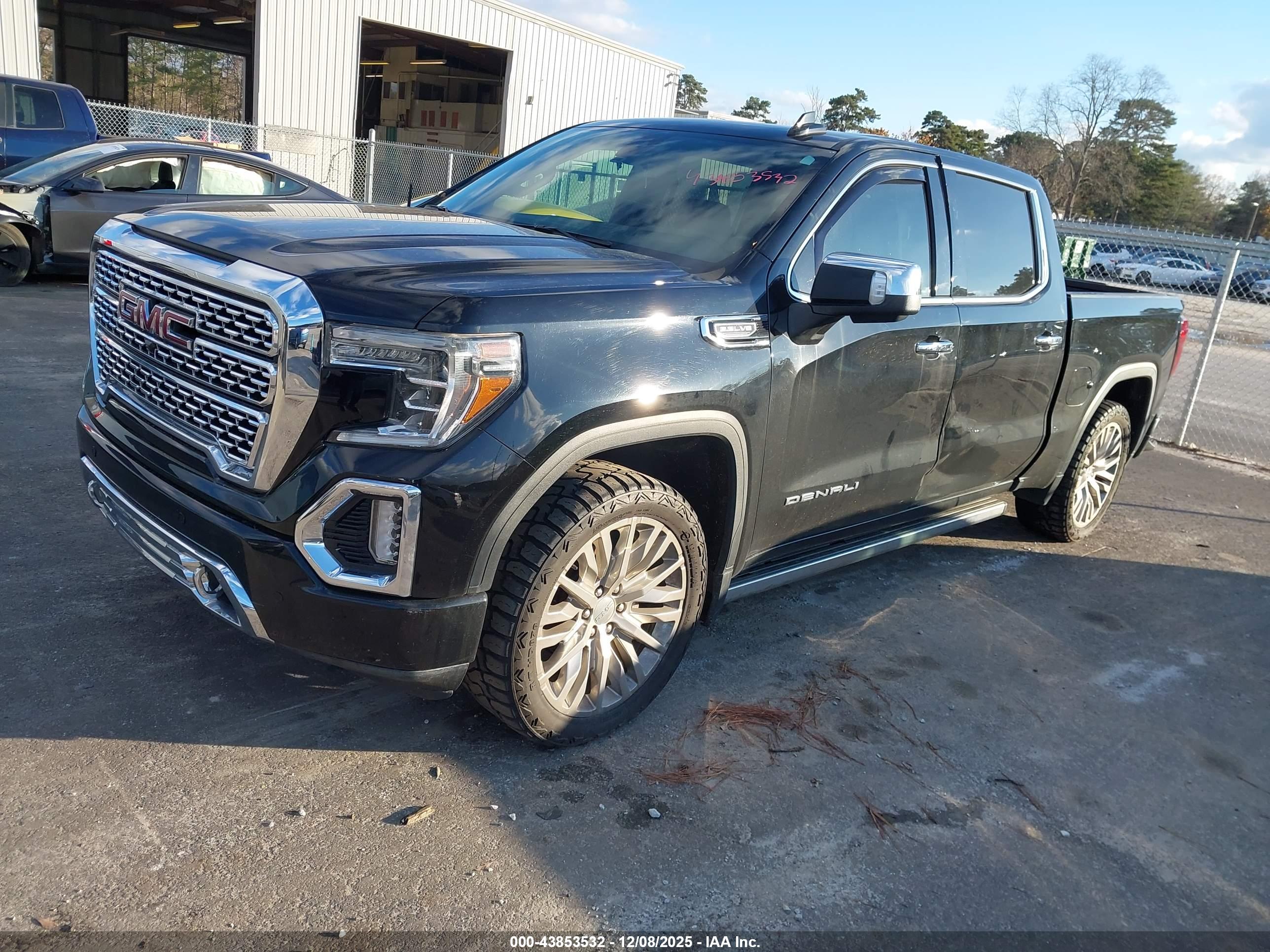 GMC SIERRA image 2