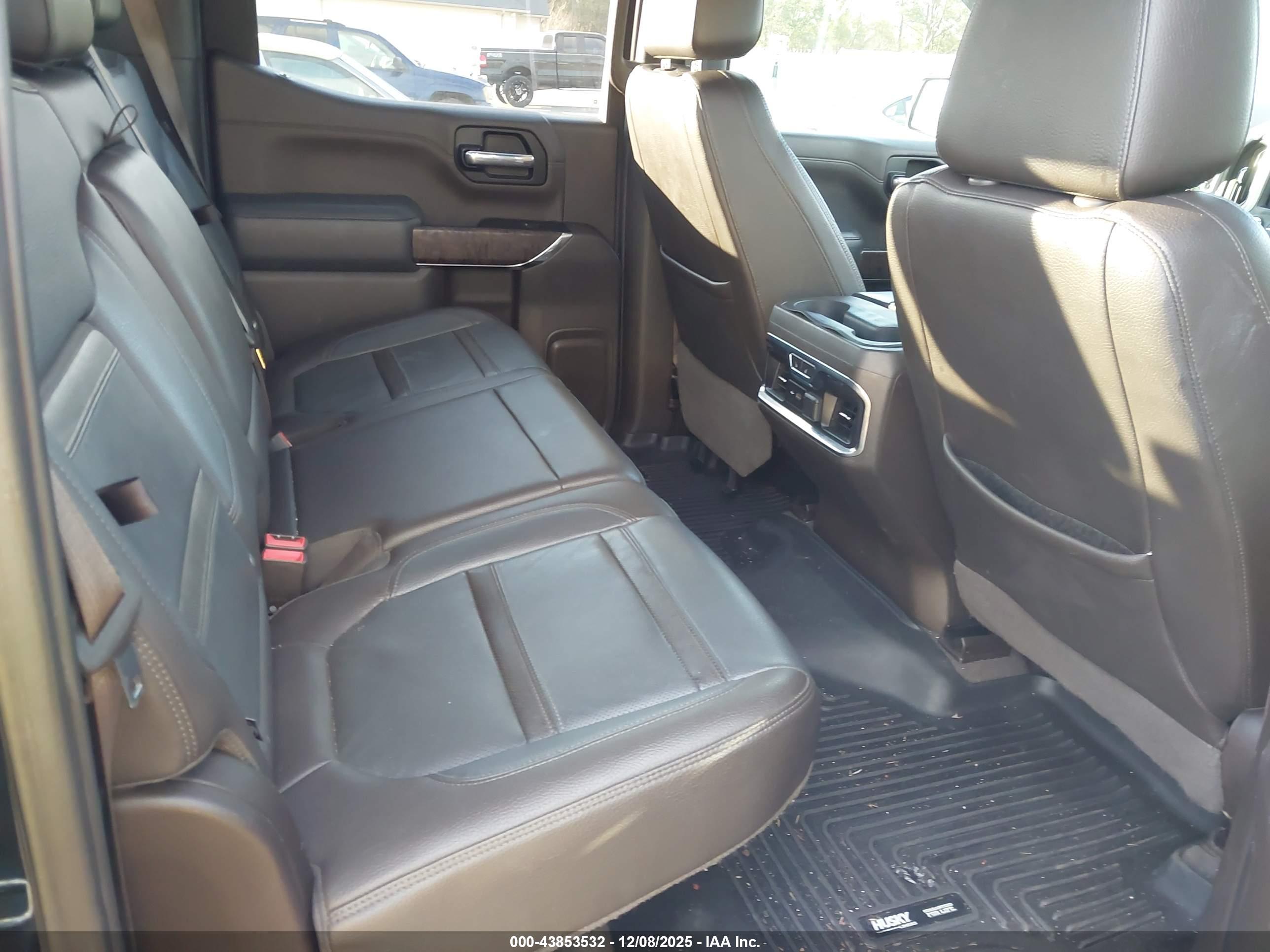 GMC SIERRA image 8
