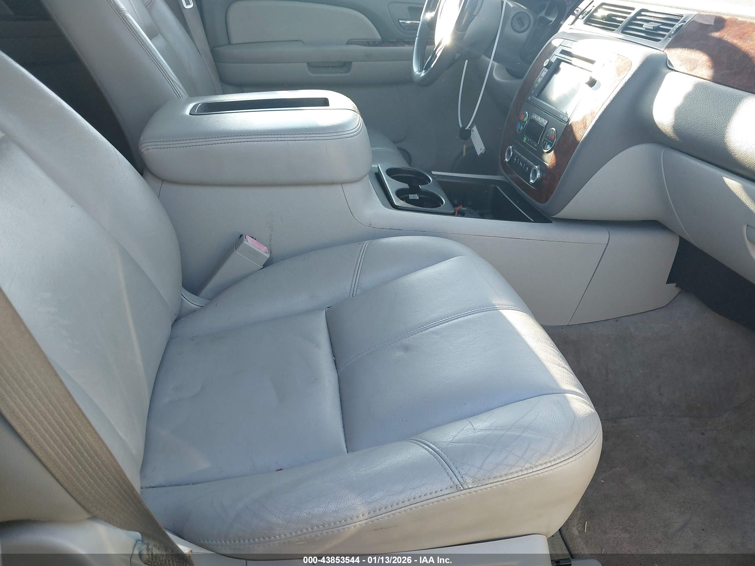 CHEVROLET TAHOE image 5