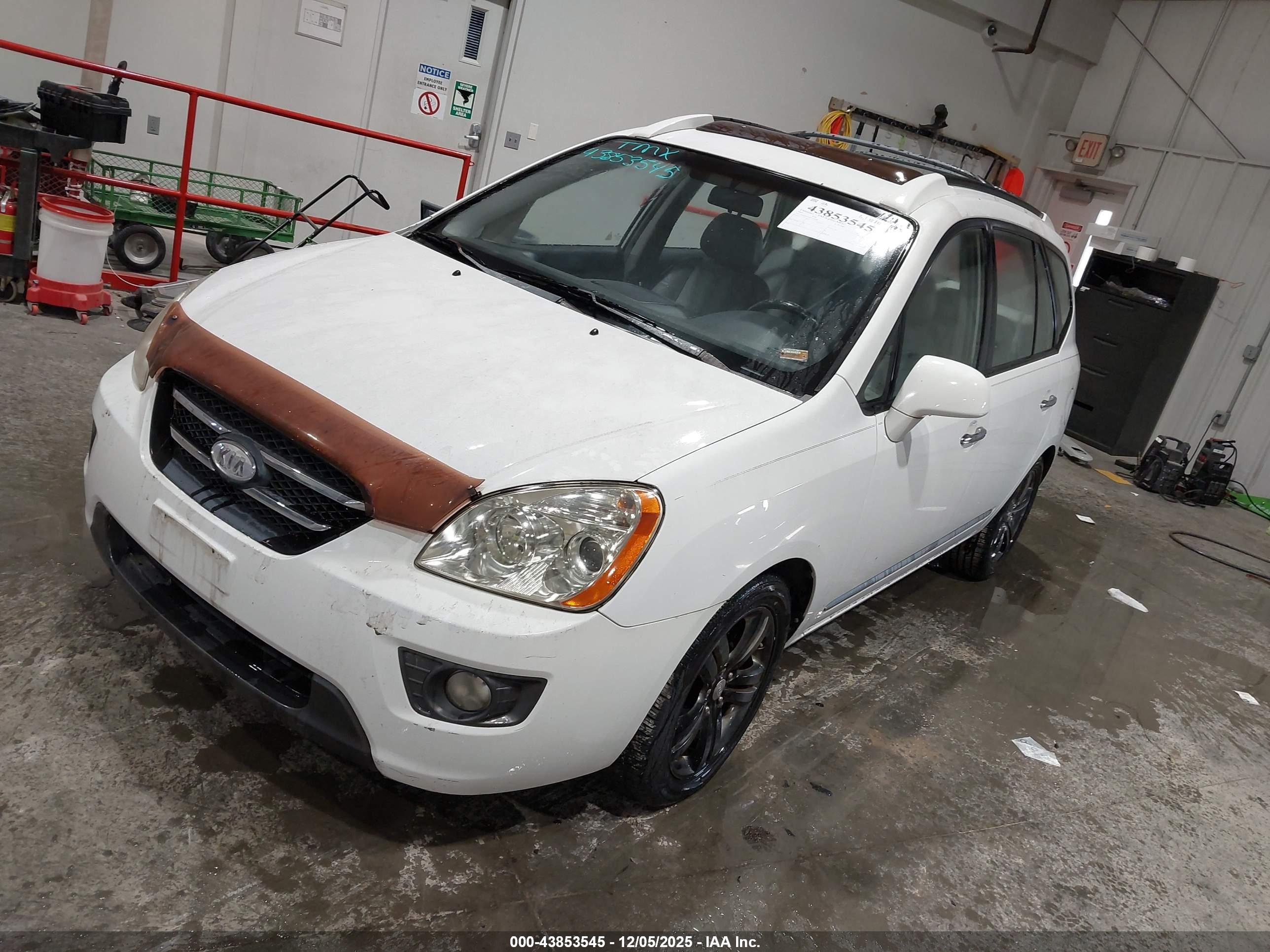 KIA RONDO image 2