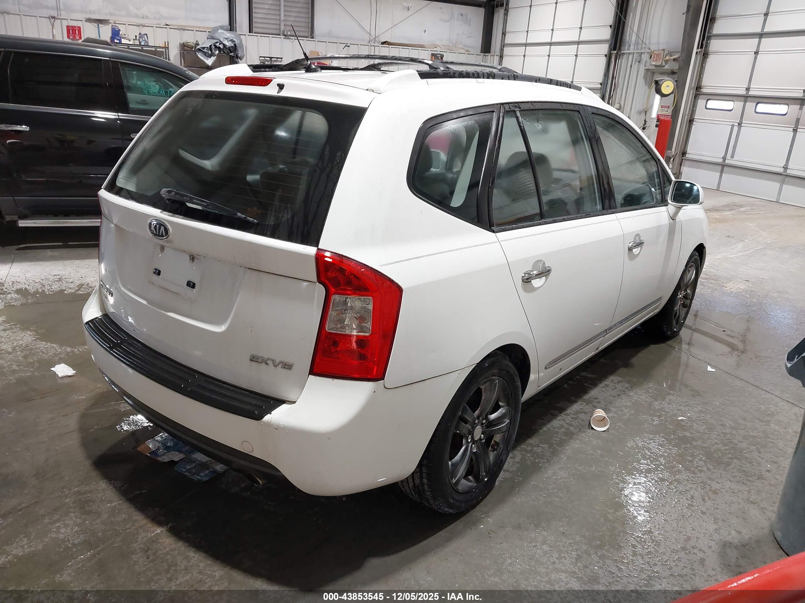 KIA RONDO image 4