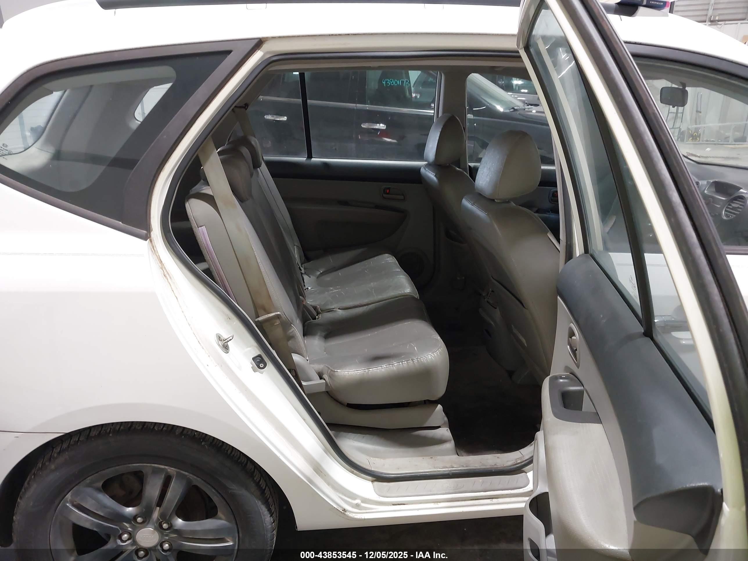 KIA RONDO image 8