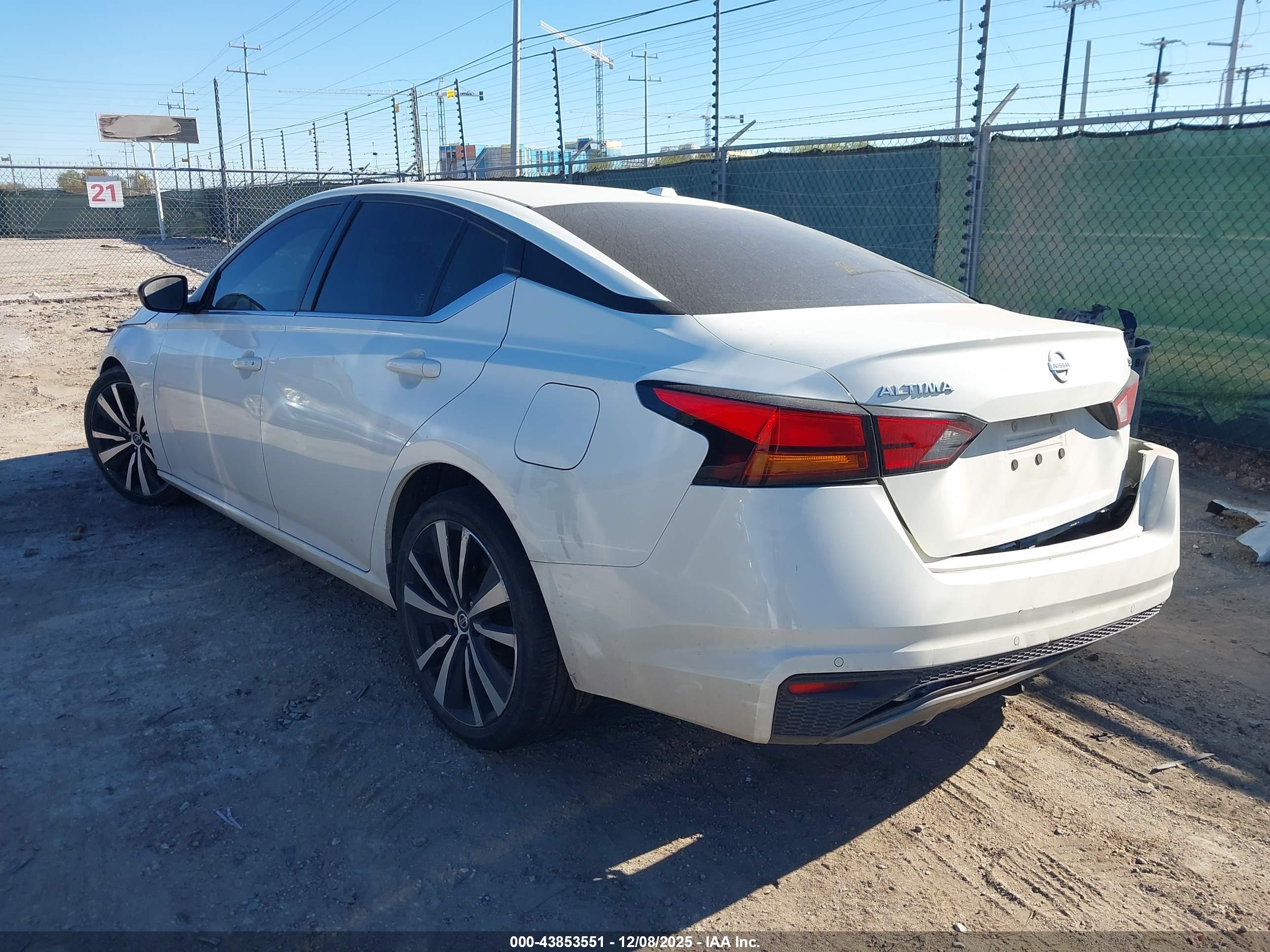 NISSAN ALTIMA image 3