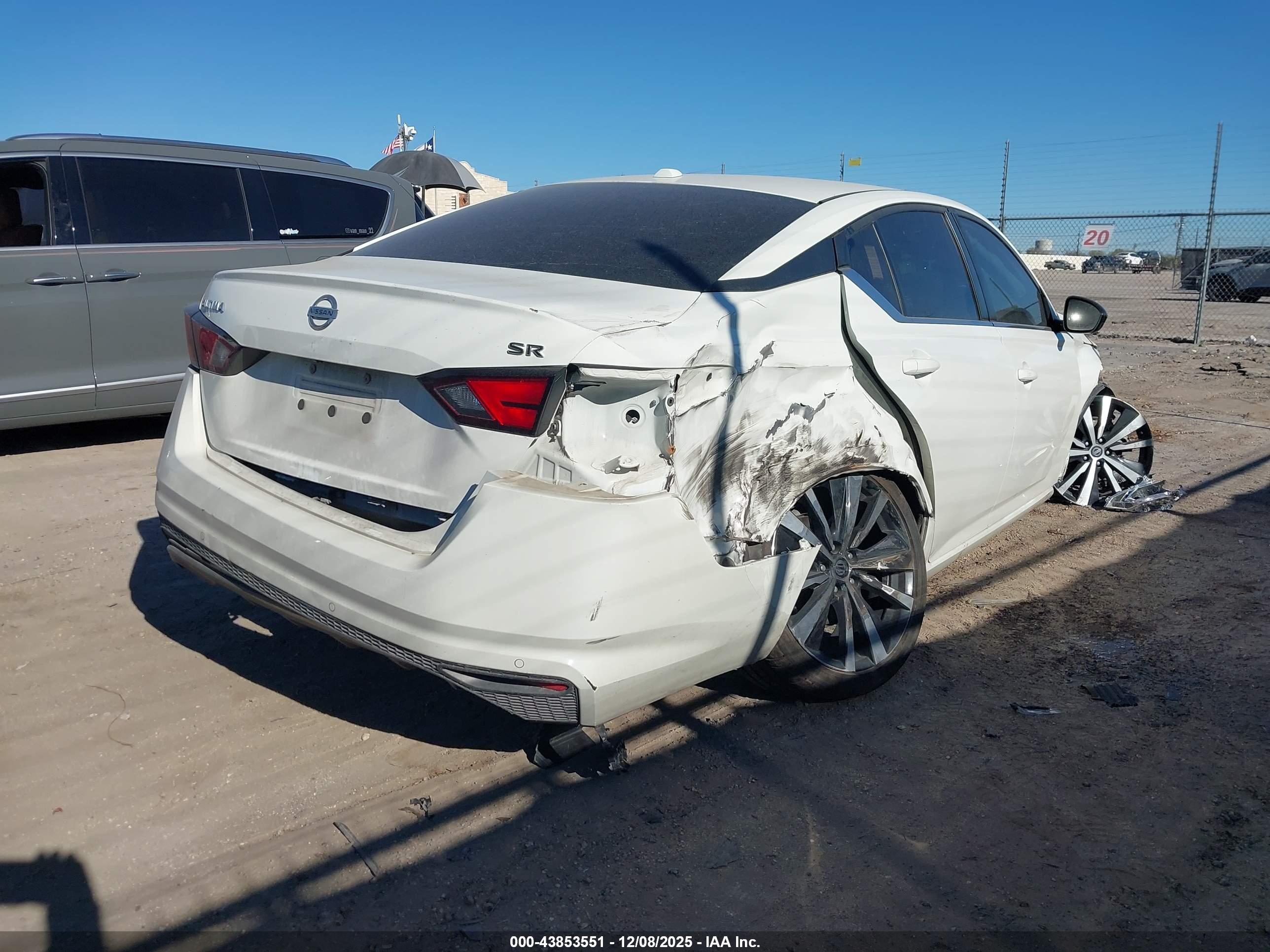 NISSAN ALTIMA image 4