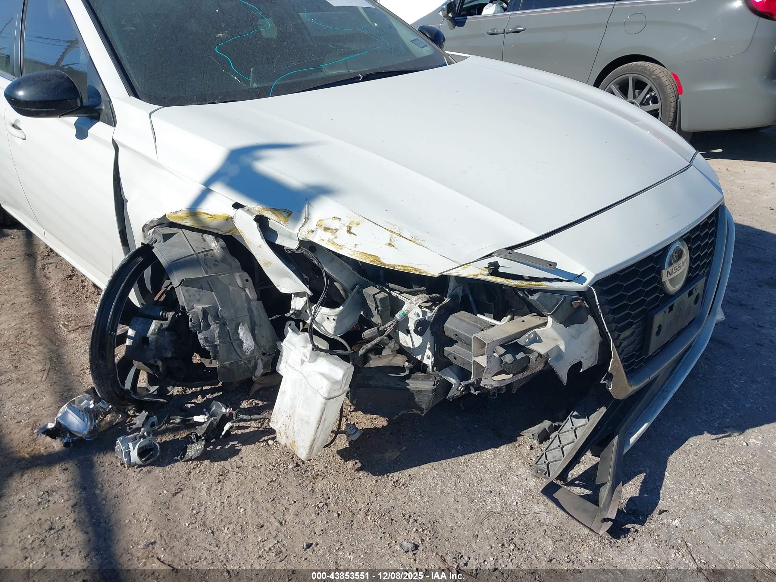 NISSAN ALTIMA image 6