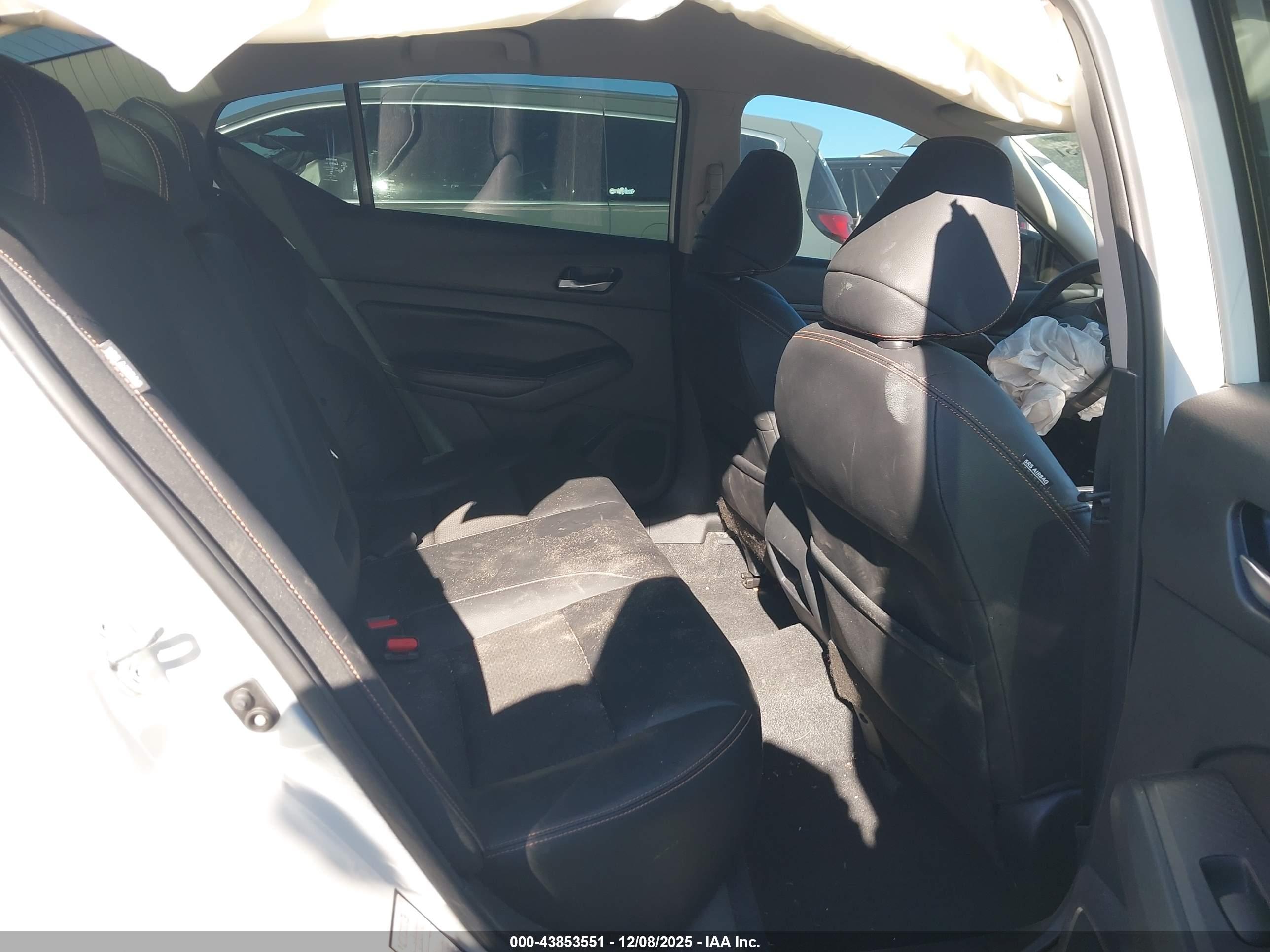 NISSAN ALTIMA image 8