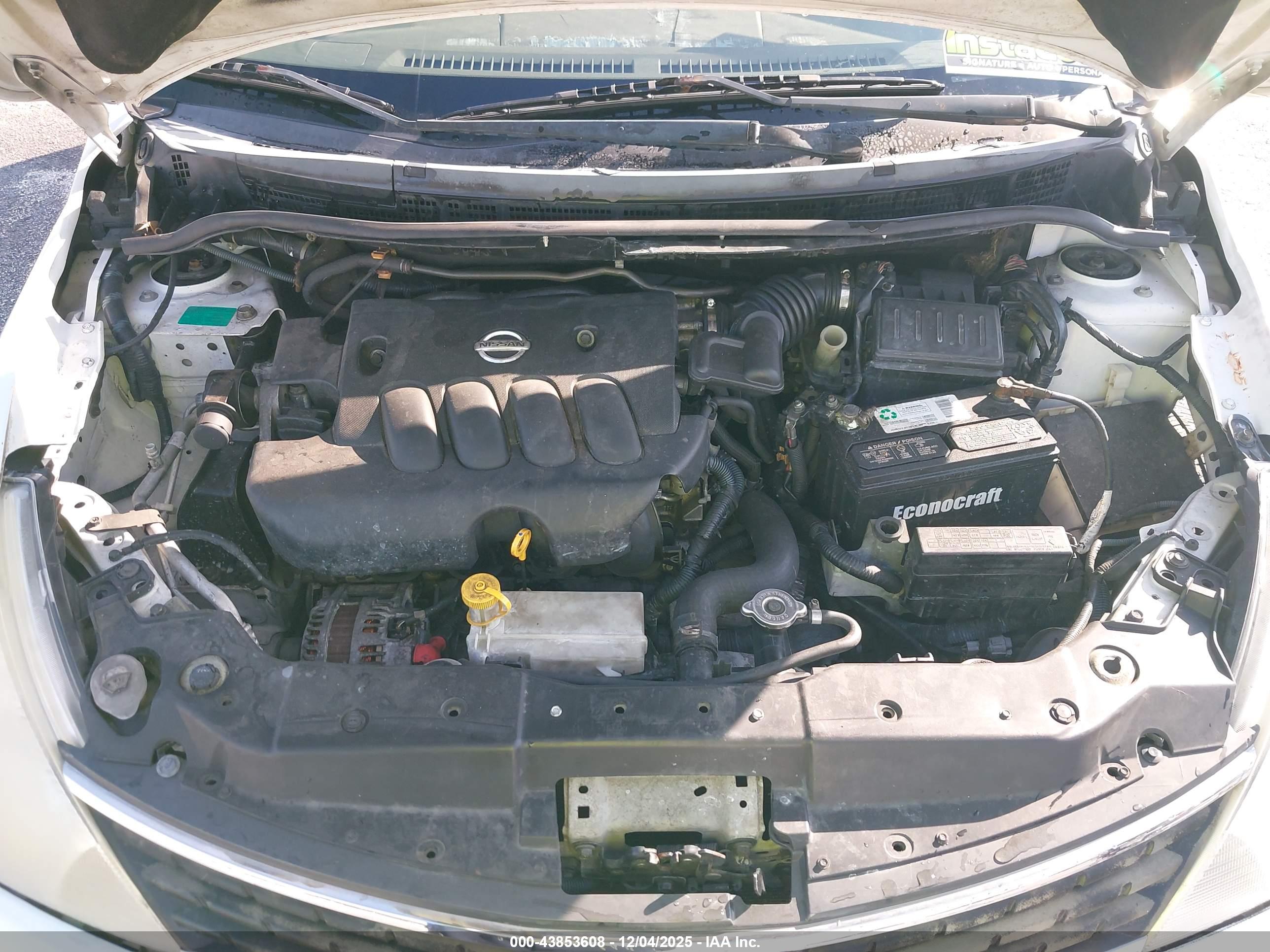 NISSAN VERSA image 10