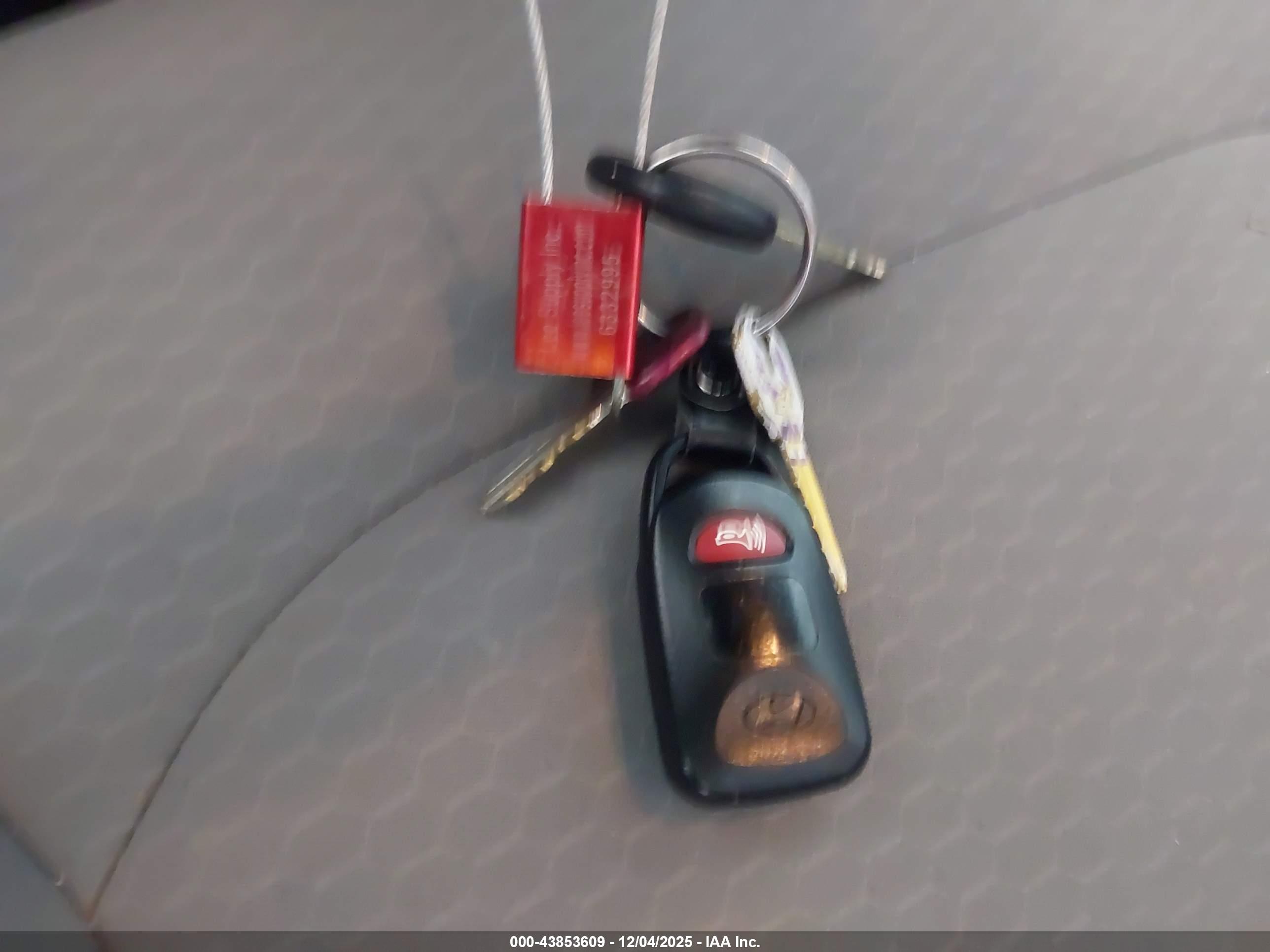 HYUNDAI ELANTRA image 11