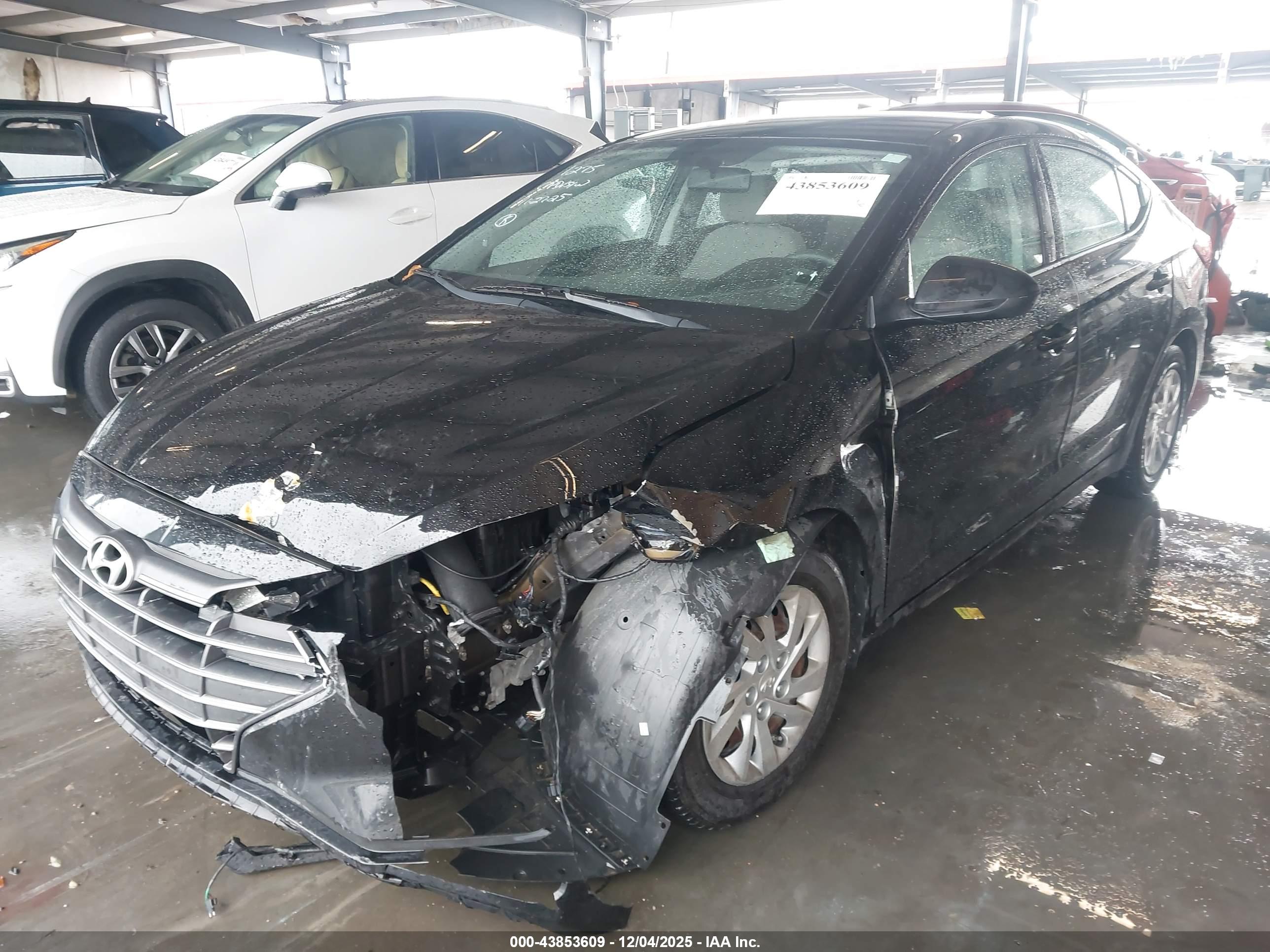 HYUNDAI ELANTRA image 2