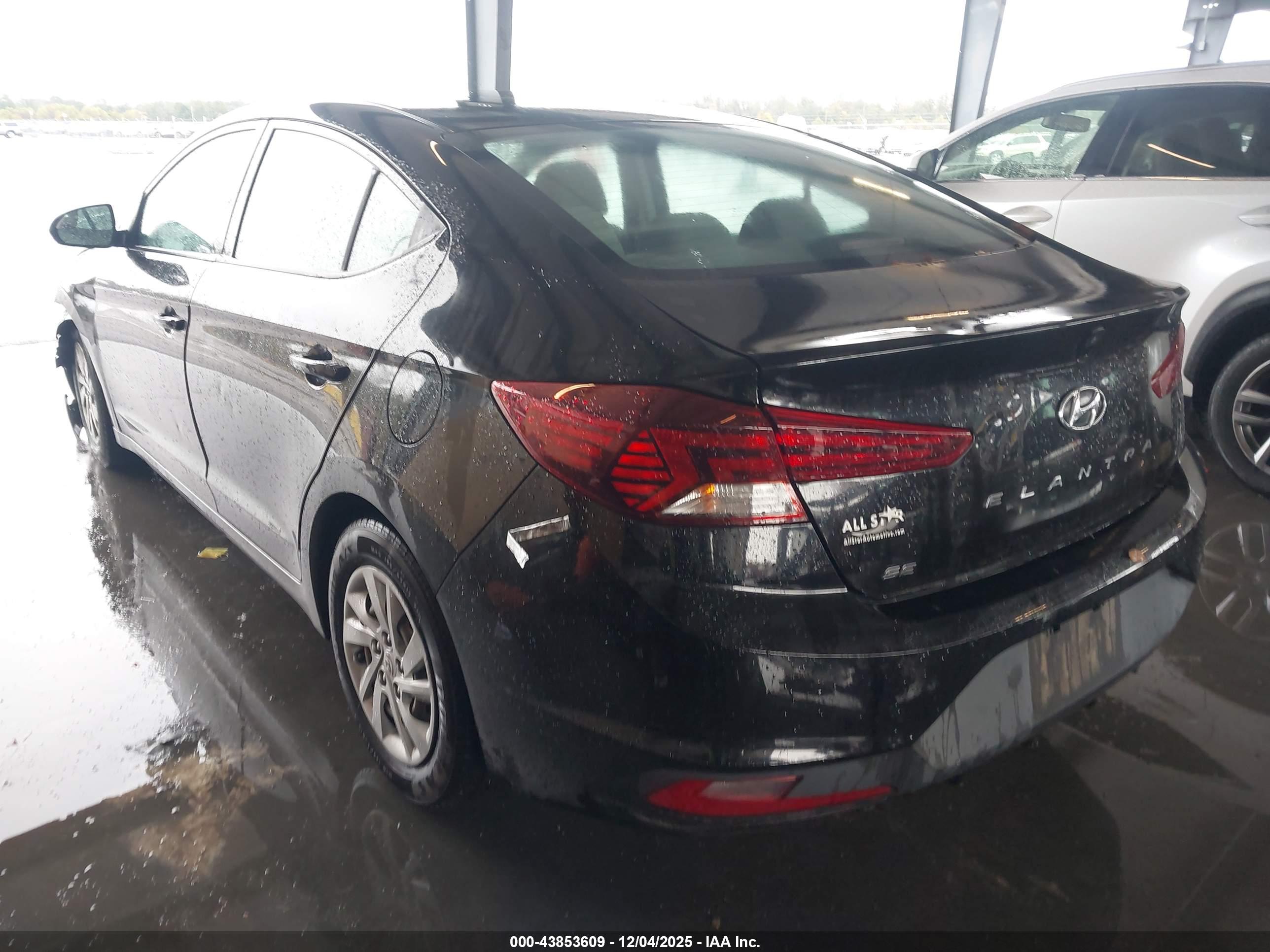 HYUNDAI ELANTRA image 3