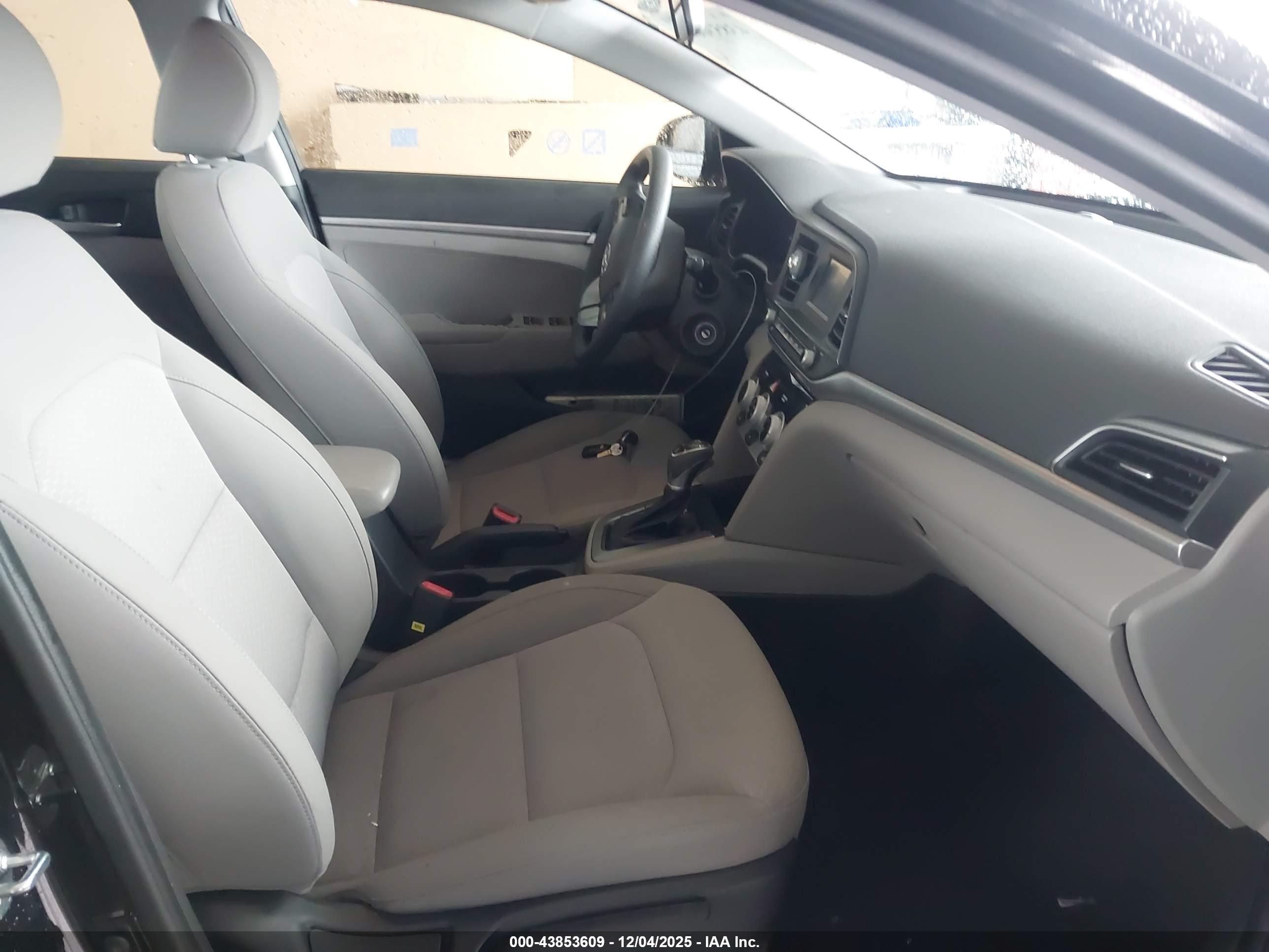 HYUNDAI ELANTRA image 5