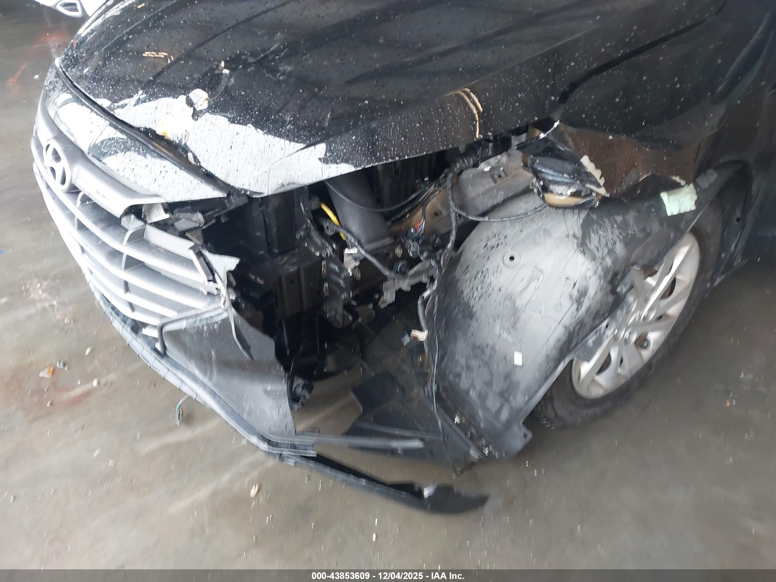HYUNDAI ELANTRA image 6